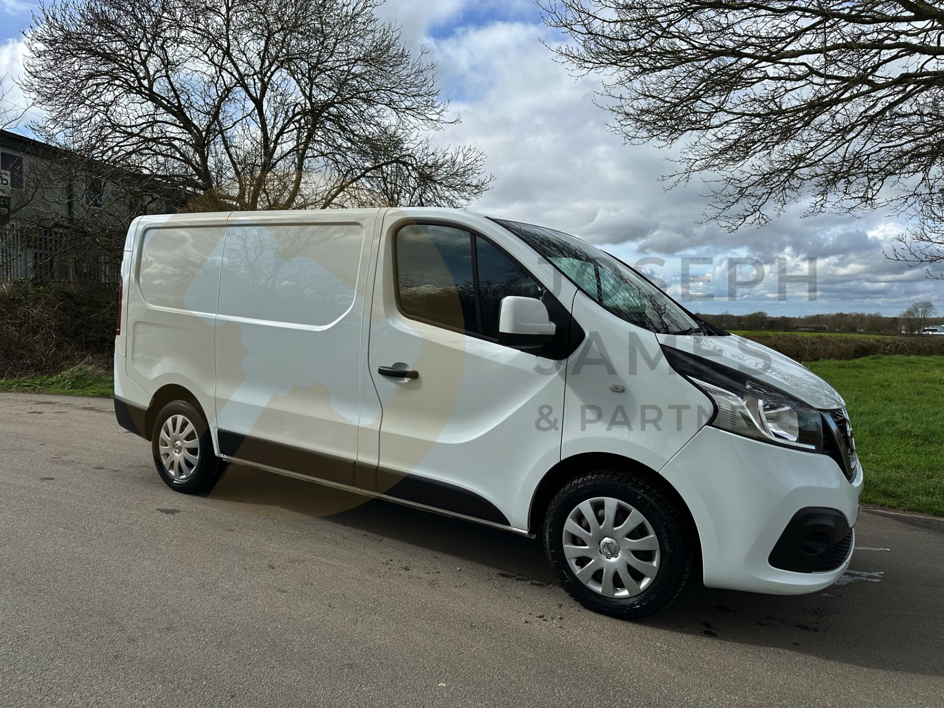 (On Sale) NISSAN NV300 *ACENTA EDITION* SWB PANEL VAN (2018 -FACELIFT MODEL) EURO 6 DIESEL - 6 SPEED - Image 2 of 38