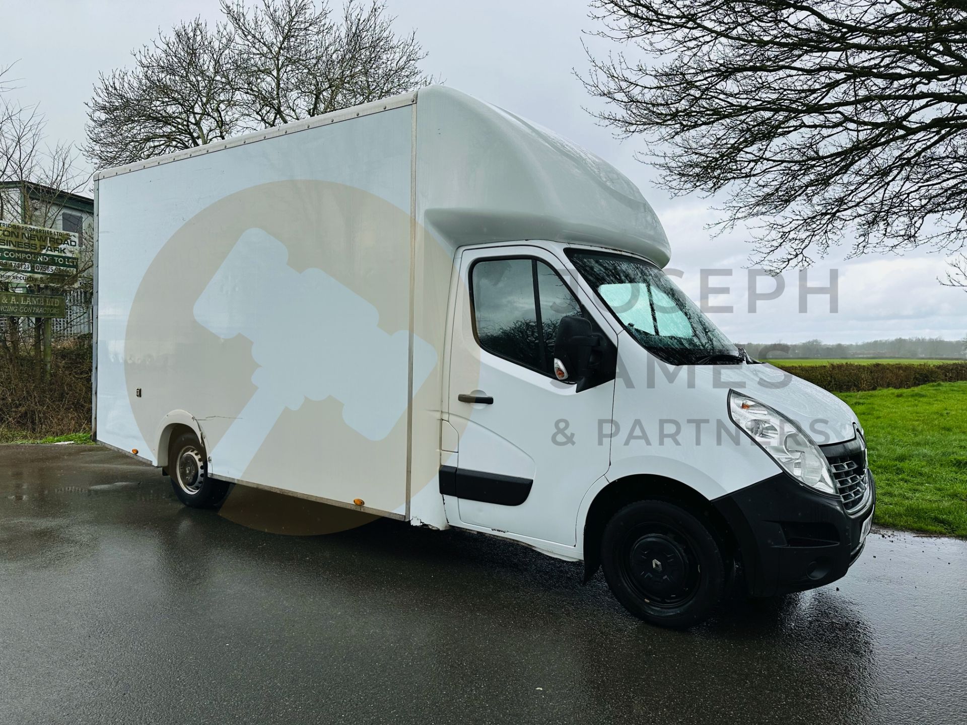 RENAULT MASTER 2.3 CDI (135BHP) LWB LOW LOADER LUTON BOX VAN - 18 REG - AIR CON - LONG AND HIGH BODY