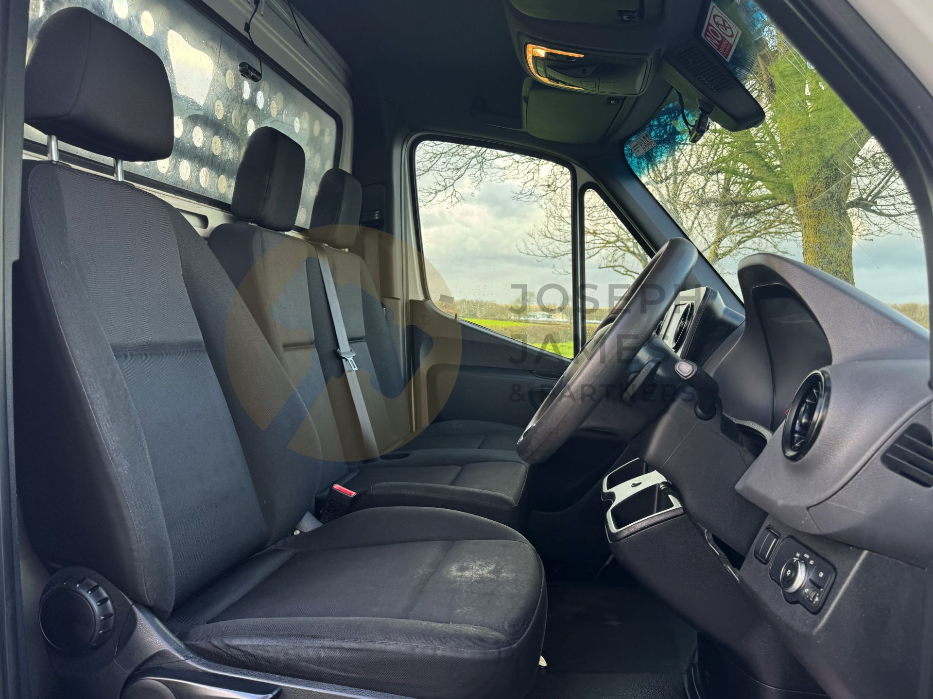 (ON SALE) MERCEDES SPRINTER 314 CDI *LWB - DROPSIDE TRUCK* (2020 -NEW MODEL) 7-G AUTOMATIC *EURO 6* - Image 23 of 36