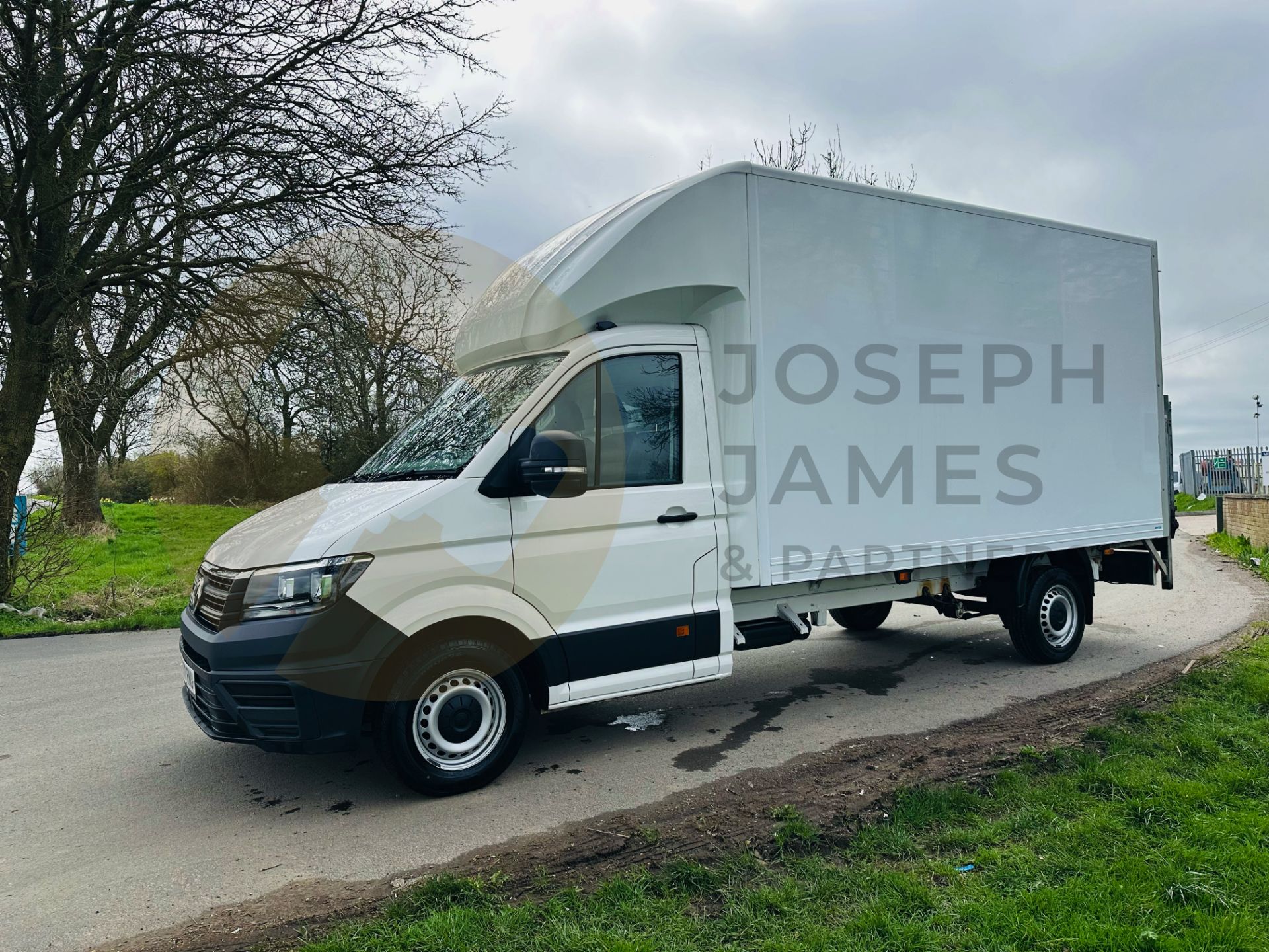 VOLKSWAGEN CRAFTER 2.0 TDI (140) LWB LUTON WITH TAIL LIFT (2021 MODEL) 1 OWNER - LOW MILES - AIR CON - Bild 5 aus 27