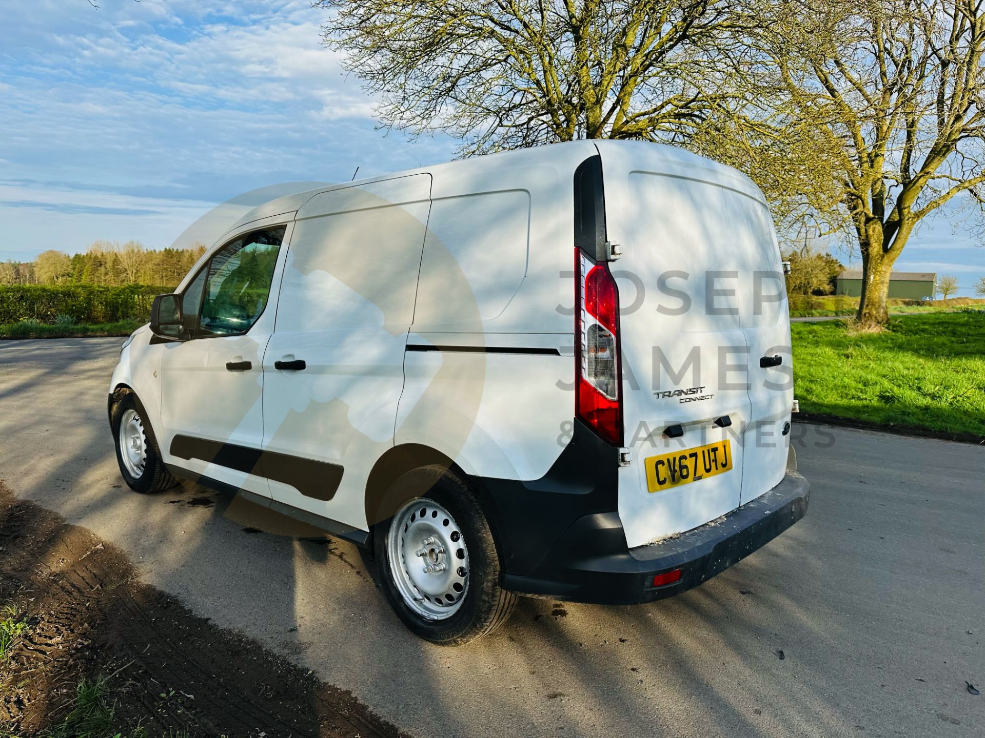 FORD TRANSIT CONNECT *SWB VERSION* (2018 - EURO 6) 1.5 TDCI (1 OWNER) *U-LEZ COMPLIANT* - Image 7 of 25