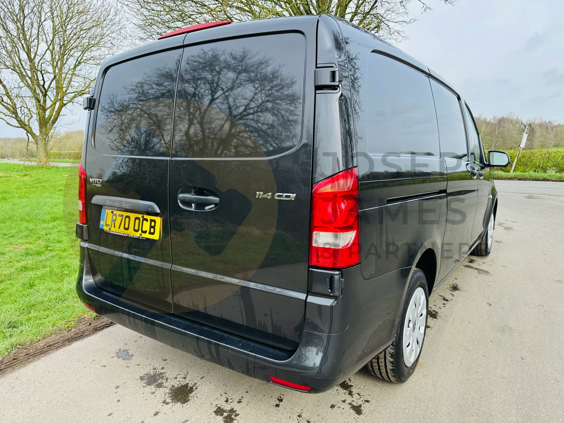 MERCEDES VITO 114 CDI *PROGRESSIVE* LWB - 2021 REG - AIR CON - REVERSE CAM - MET BLACK - LOW MILES! - Image 10 of 37