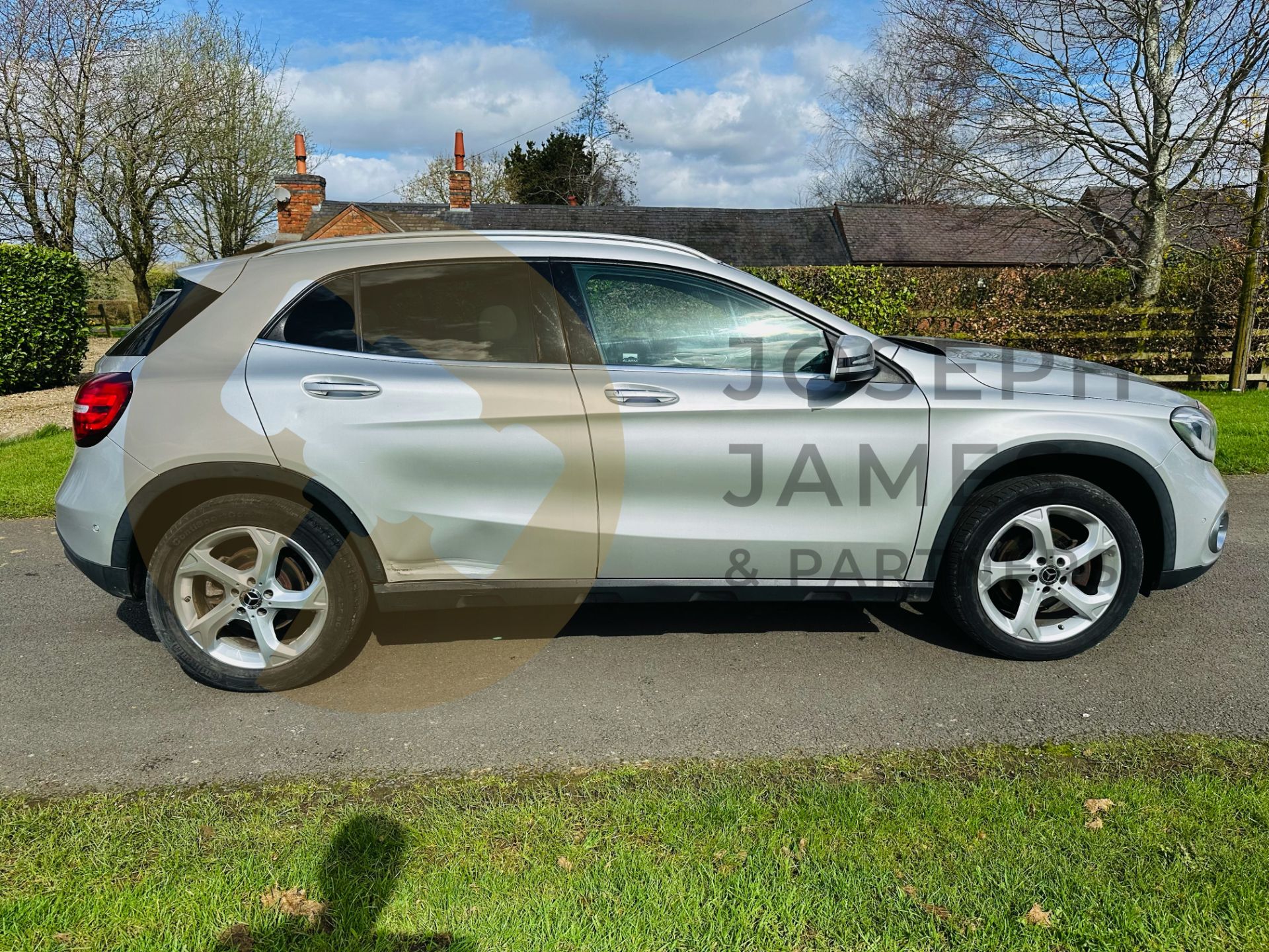 (ON SALE) MERCEDES GLA 200d AUTO "SPORT PREMIUM PLUS" 18 REG - LEATHER - PAN ROOF - NO VAT ! - Image 9 of 44