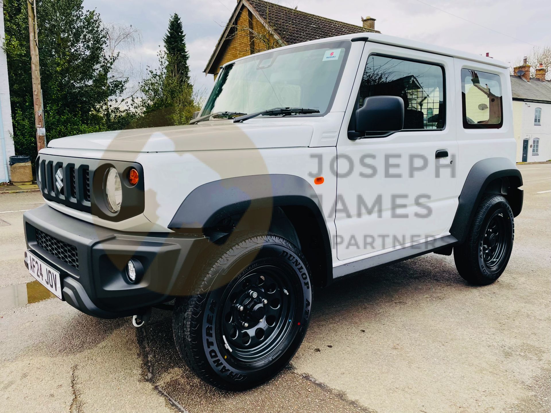 SUZUKI JIMNY ALLGRIP (24 REG) ONLY 31 DELIVERY MILES - BRAND NEW - AIR CON - EURO 6 - U.K SUPPLIED - Image 4 of 31