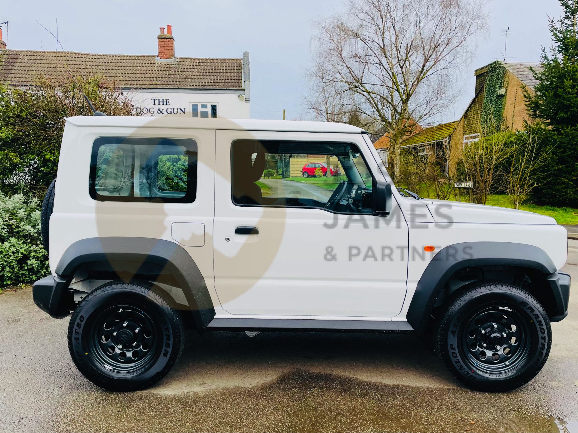 SUZUKI JIMNY ALLGRIP (24 REG) ONLY 31 DELIVERY MILES - BRAND NEW - AIR CON - EURO 6 - U.K SUPPLIED - Image 9 of 31