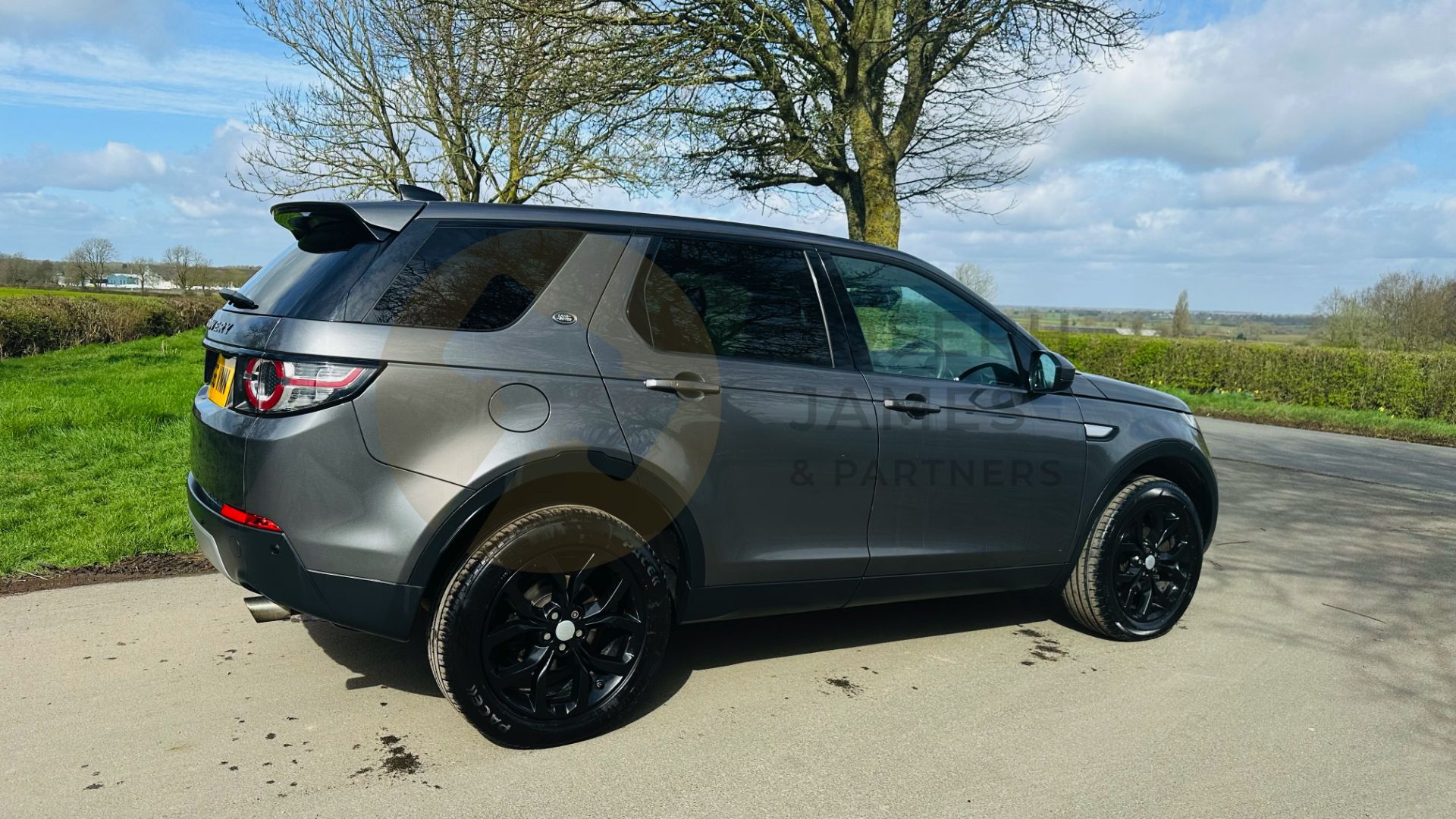 (On Sale) LAND ROVER DISCOVERY SPORT *HSE EDITION* 7 SEATER SUV (2017 - EURO 6) 2.0 TD4 - AUTOMATIC - Image 13 of 48
