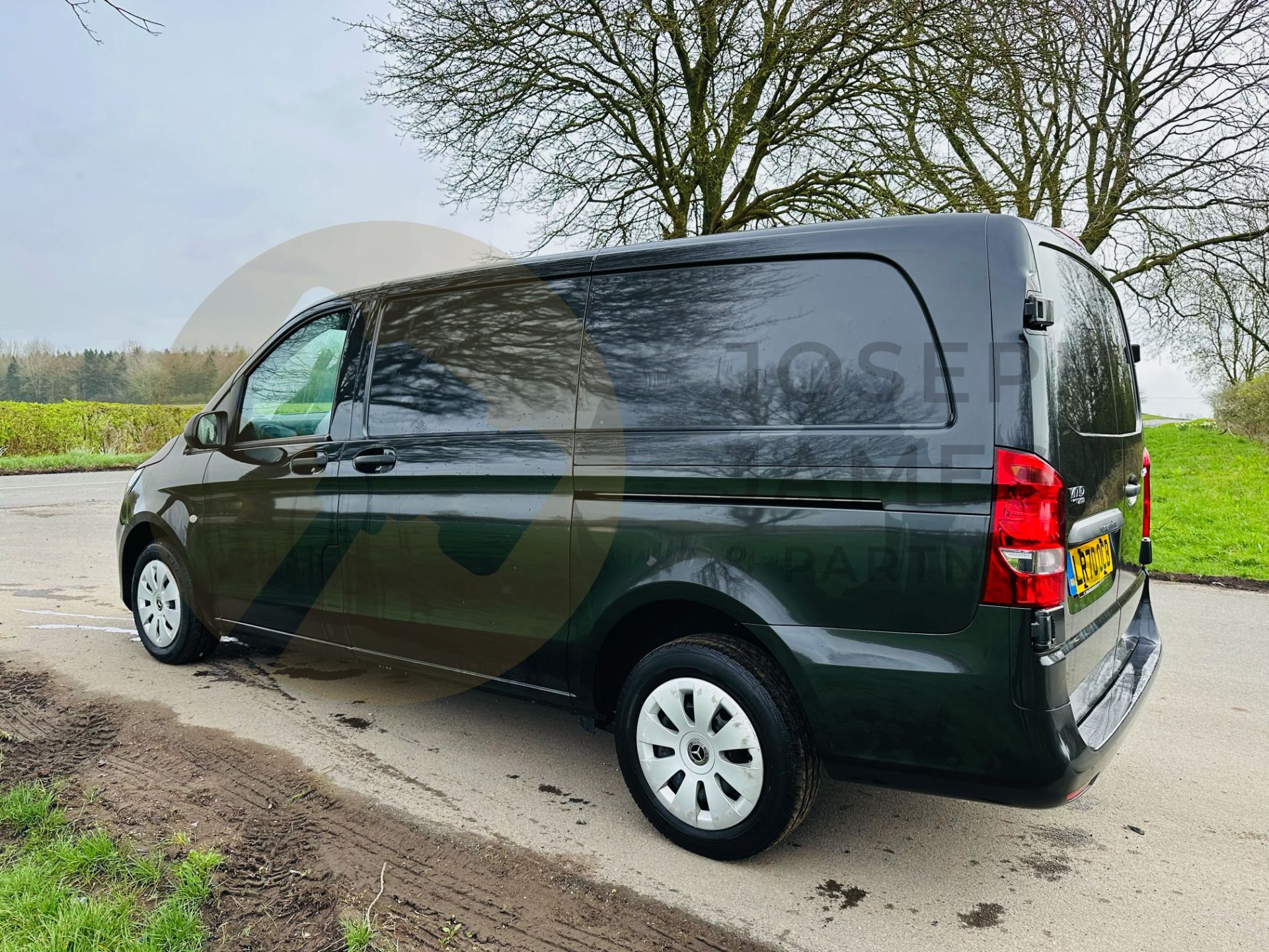 MERCEDES VITO 114 CDI *PROGRESSIVE* LWB - 2021 REG - AIR CON - REVERSE CAM - MET BLACK - LOW MILES! - Image 7 of 37