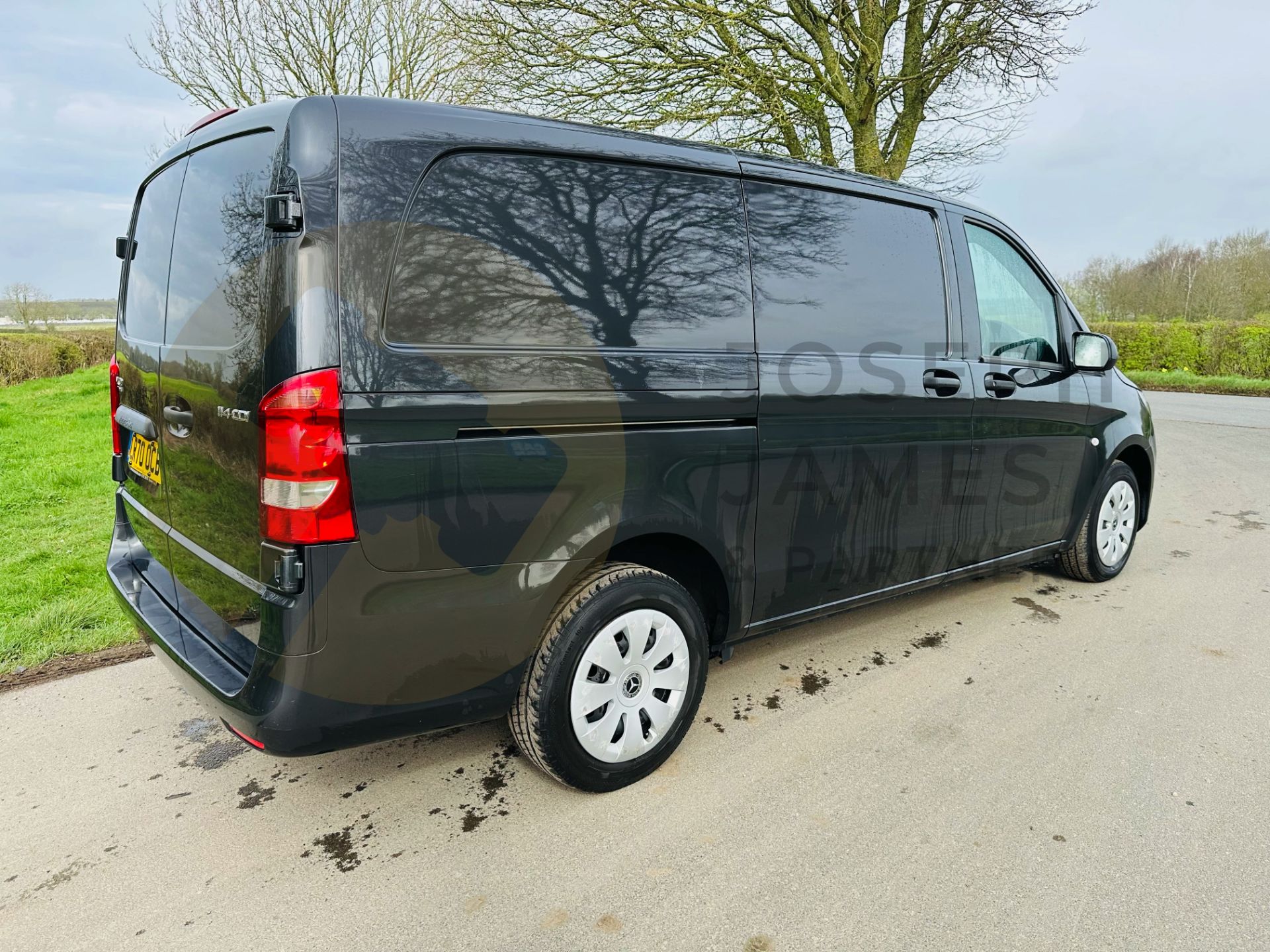 MERCEDES VITO 114 CDI *PROGRESSIVE* LWB - 2021 REG - AIR CON - REVERSE CAM - MET BLACK - LOW MILES! - Image 11 of 37