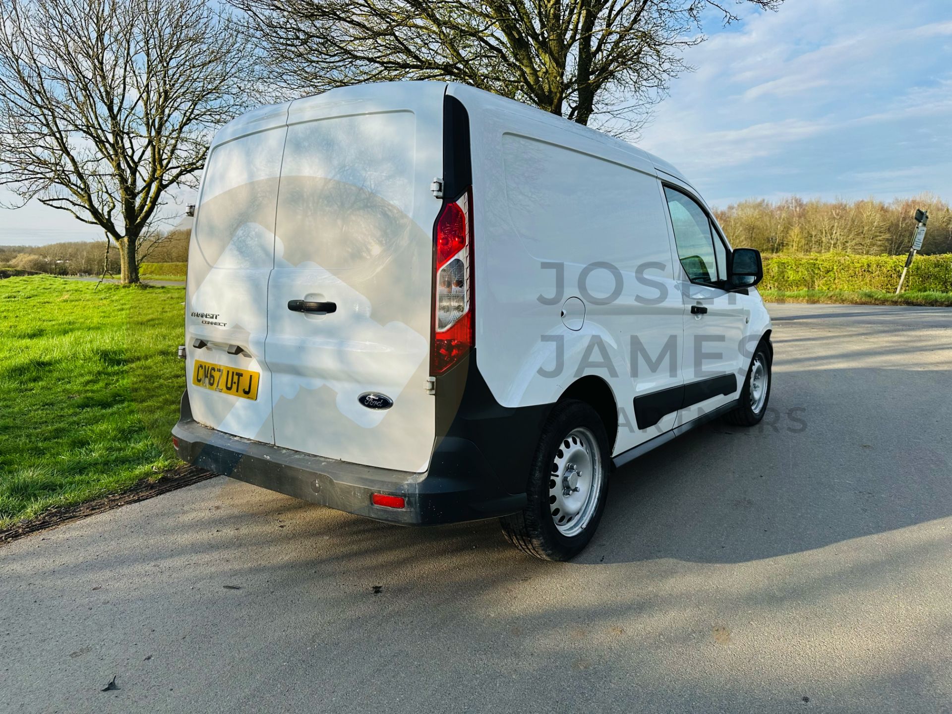 FORD TRANSIT CONNECT *SWB VERSION* (2018 - EURO 6) 1.5 TDCI (1 OWNER) *U-LEZ COMPLIANT* - Image 9 of 25