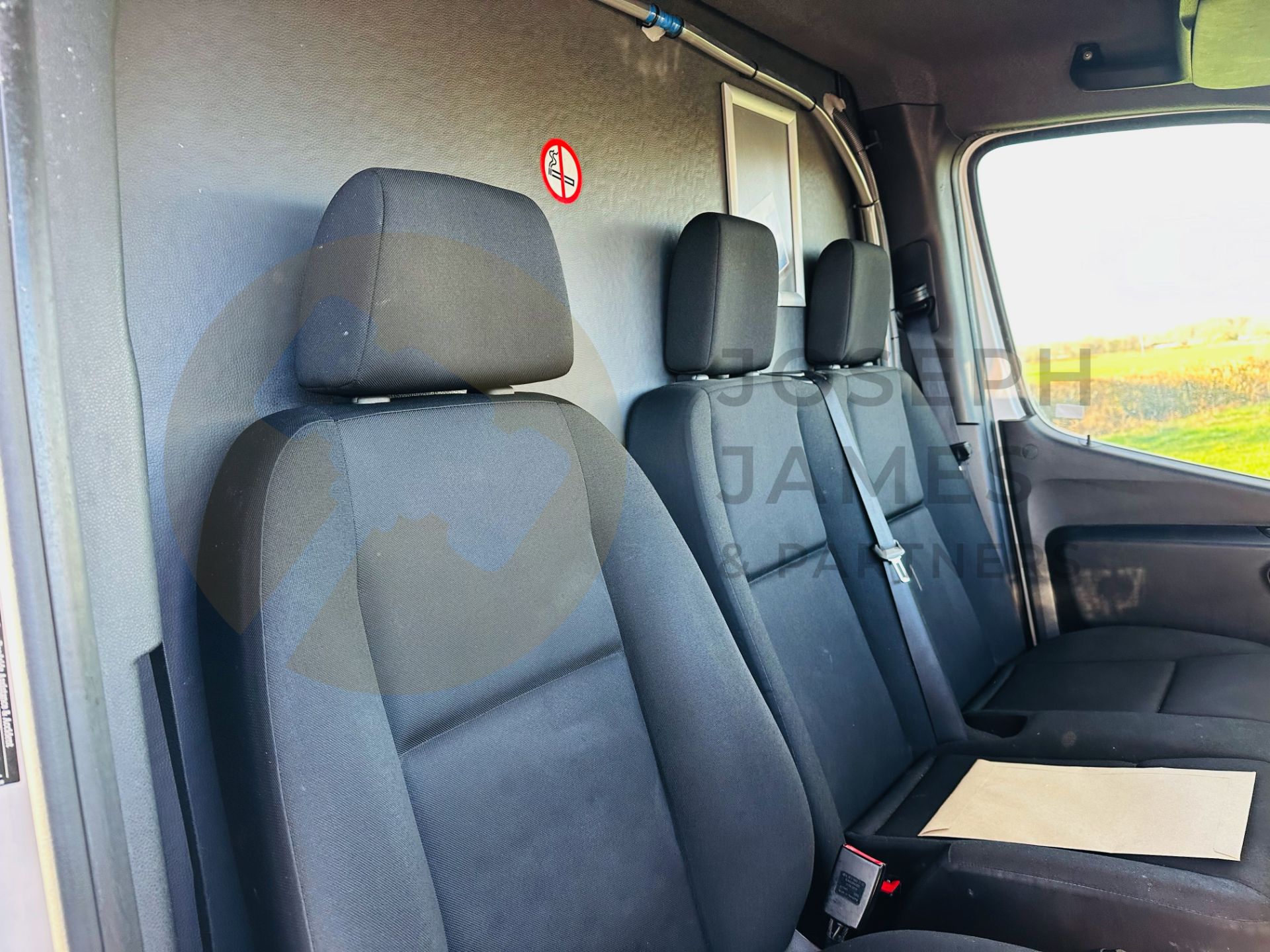 MERCEDES-BENZ SPRINTER 314 CDI *MWB - REFRIGERATED VAN* (2019 - FACELIFT MODEL) *AIR CONDITIONING* - Image 15 of 30