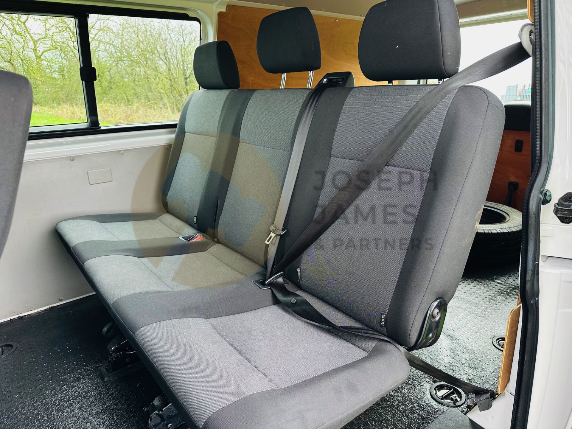 VOLKSWAGEN TRANSPORTER T32 2.0TDI BMT LWB (17 REG) 1 OWNER - AIR CON - EURO 6 - 5 SEATER DUALINER - Image 22 of 24