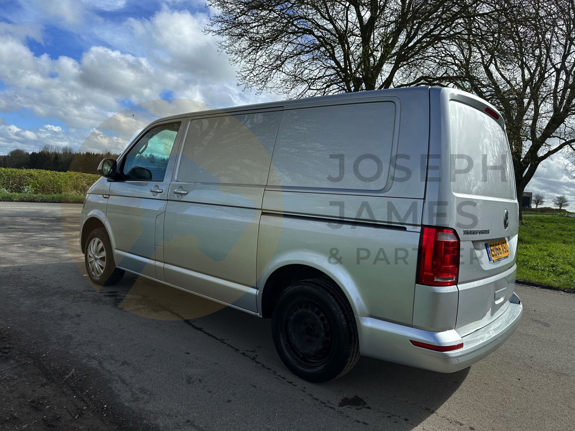 (ON SALE) VOLKSWAGEN TRANSPORTER T32 *TRENDLINE* SWB PANEL VAN (2017 - EURO 6) 2.0 TDI - AUTO DSG - Image 10 of 42