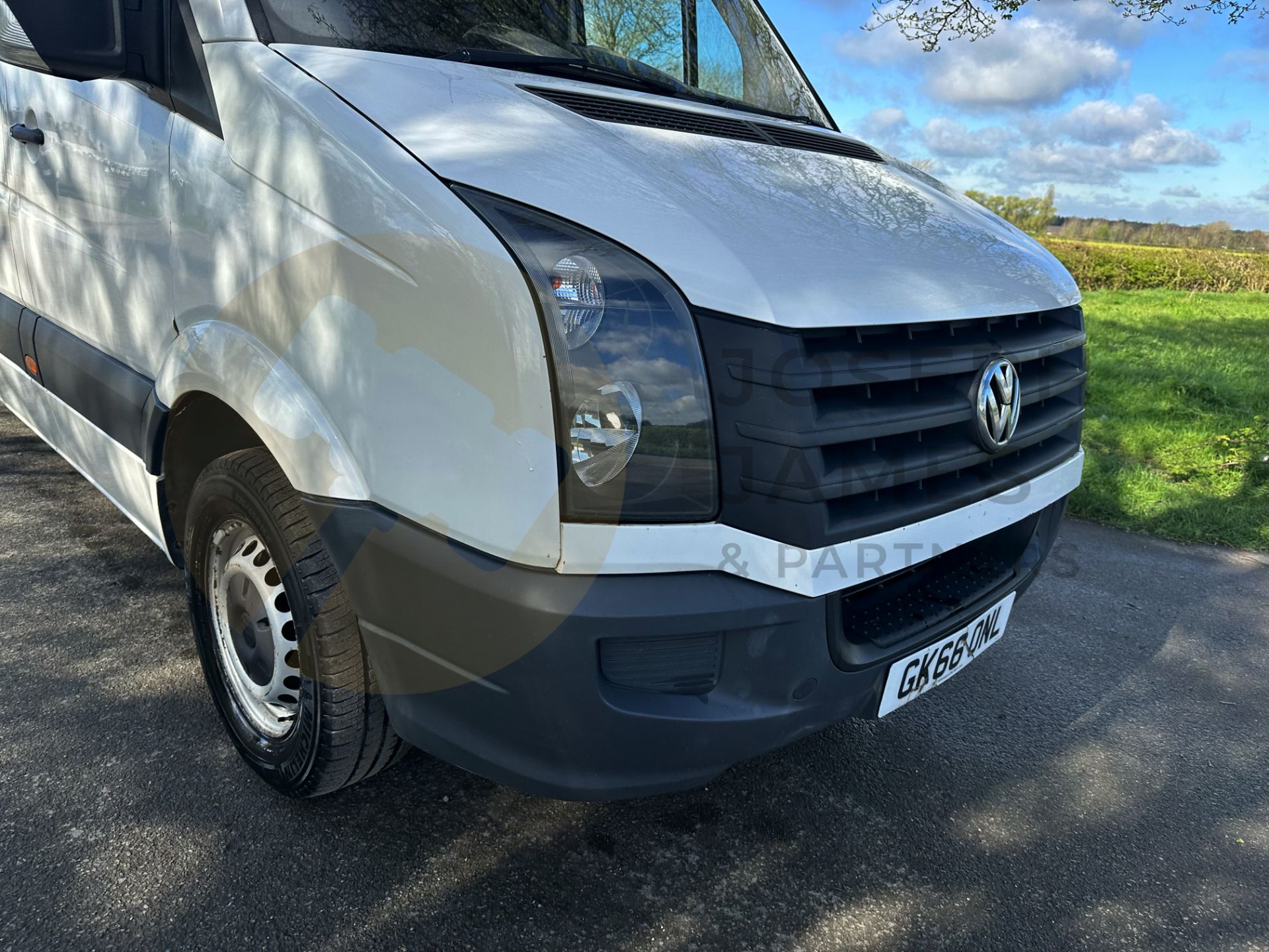 VOLKSWAGEN CRAFTER CR35 2.0 TDI (STARTLINE EDITION) LWB HI-ROOF - 2017 MODEL - ULEZ COMPLIANT! - Image 15 of 35