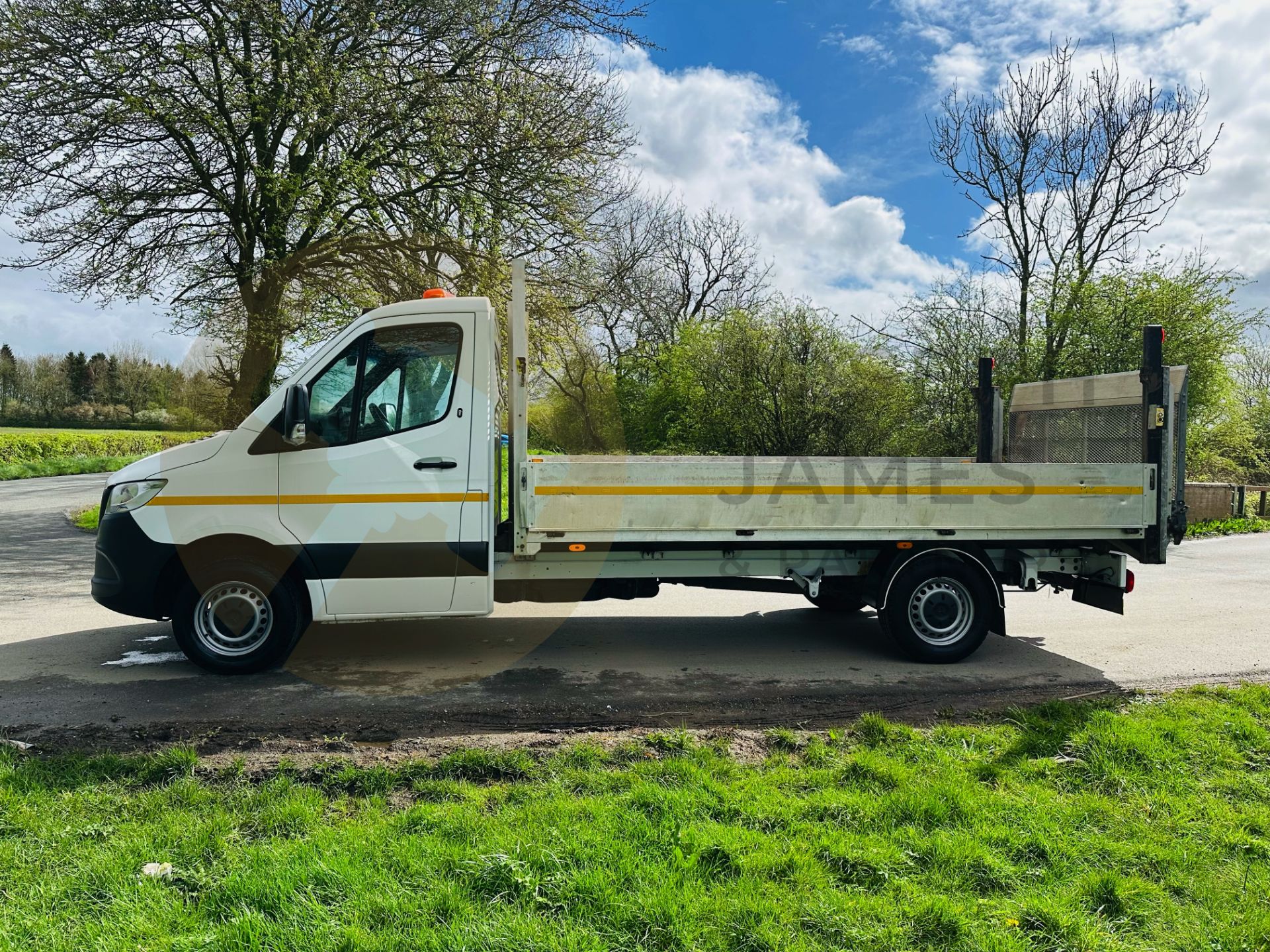 (On Sale) MERCEDES SPRINTER 316CDI 3.5T DROPSIDE TRUCK WITH ELECTRIC TAIL LIFT- 2020 MODEL - FSH - Image 6 of 30