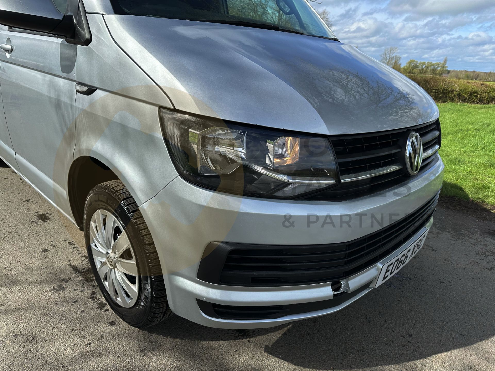 (ON SALE) VOLKSWAGEN TRANSPORTER T32 *TRENDLINE* SWB PANEL VAN (2017 - EURO 6) 2.0 TDI - AUTO DSG - Image 15 of 42