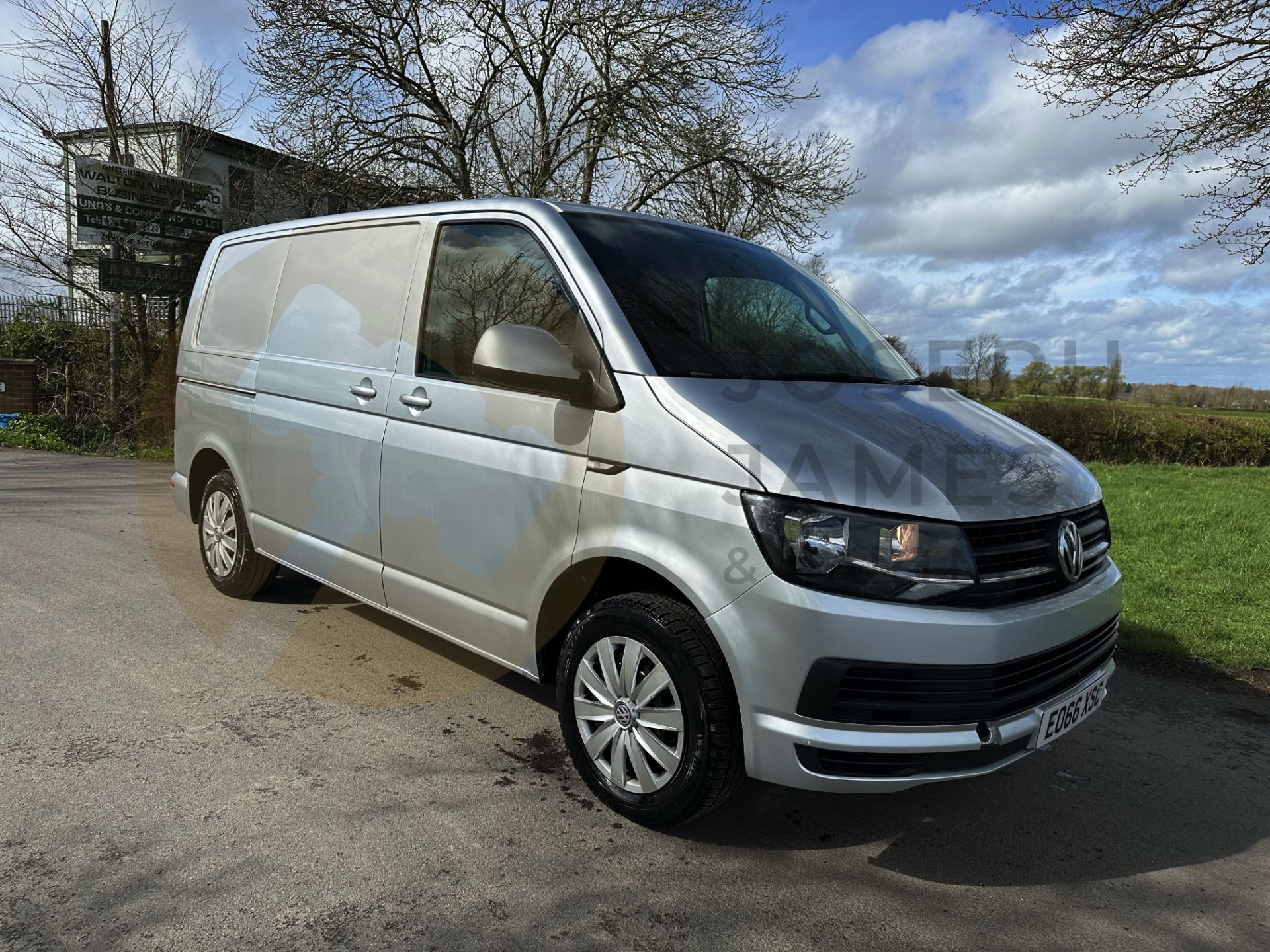 (ON SALE) VOLKSWAGEN TRANSPORTER T32 *TRENDLINE* SWB PANEL VAN (2017 - EURO 6) 2.0 TDI - AUTO DSG - Image 3 of 42