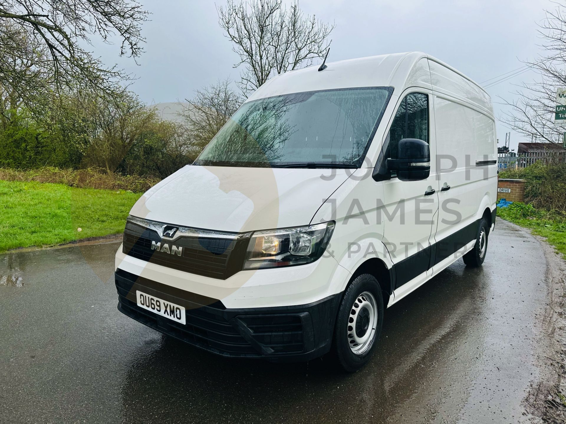 MAN TGE 2.0TDI 3.140 (140) MEDIUM WHEEL BASE HIGH ROOF (2020 MODEL) ELEC PACK "EURO 6' VW CRAFTER - Image 4 of 27