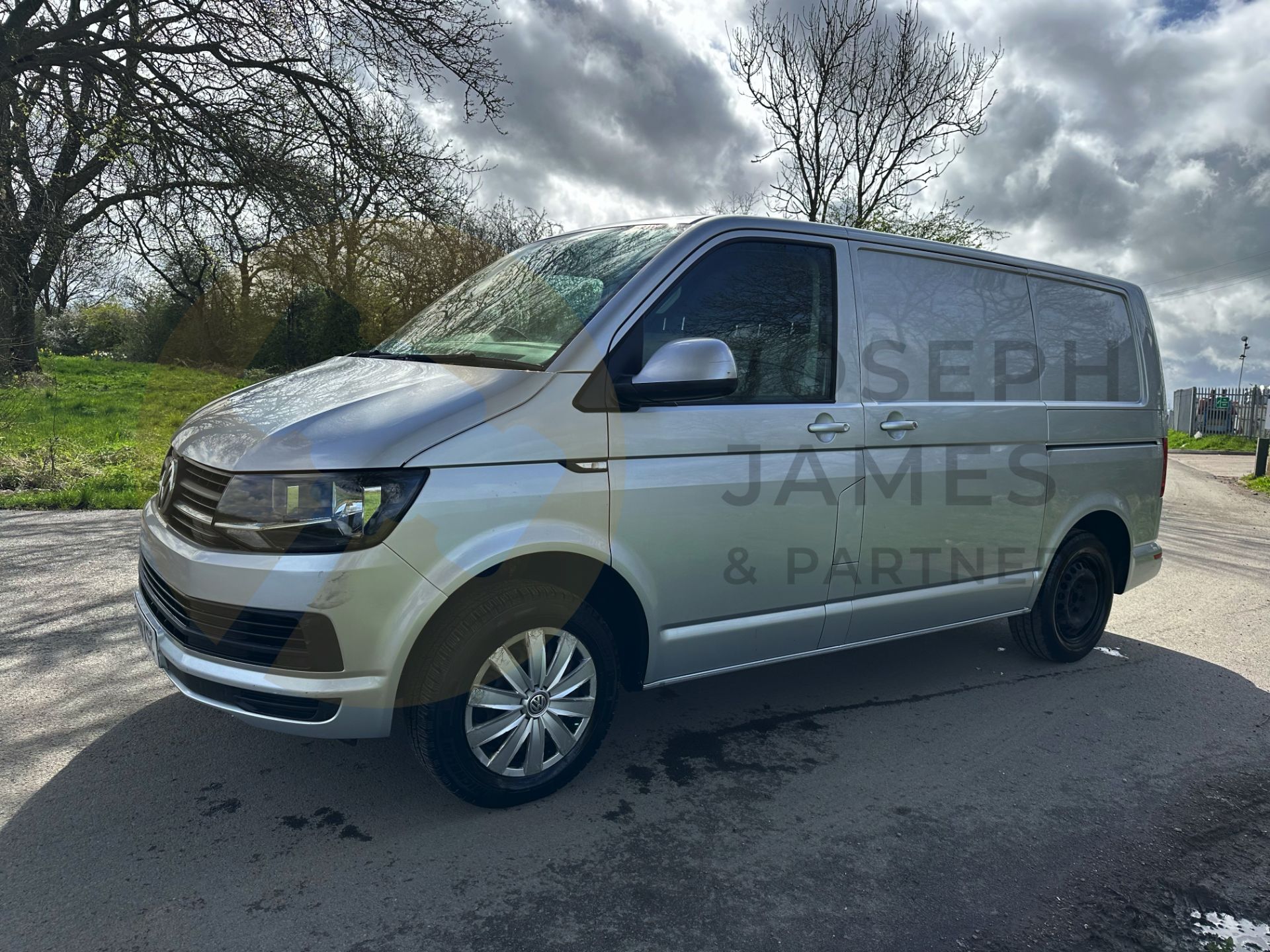 (ON SALE) VOLKSWAGEN TRANSPORTER T32 *TRENDLINE* SWB PANEL VAN (2017 - EURO 6) 2.0 TDI - AUTO DSG - Image 7 of 42