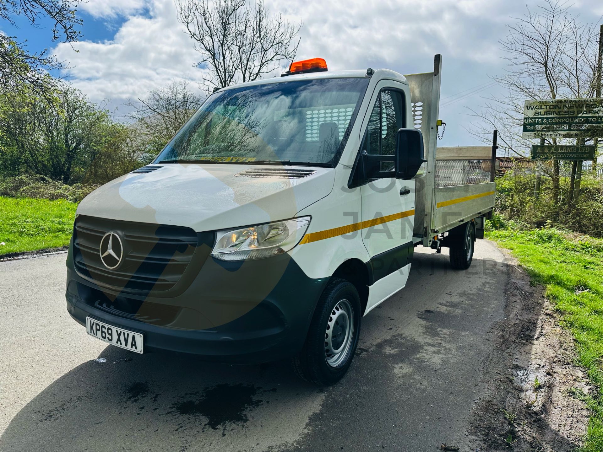 (On Sale) MERCEDES SPRINTER 316CDI 3.5T DROPSIDE TRUCK WITH ELECTRIC TAIL LIFT- 2020 MODEL - FSH - Image 4 of 30