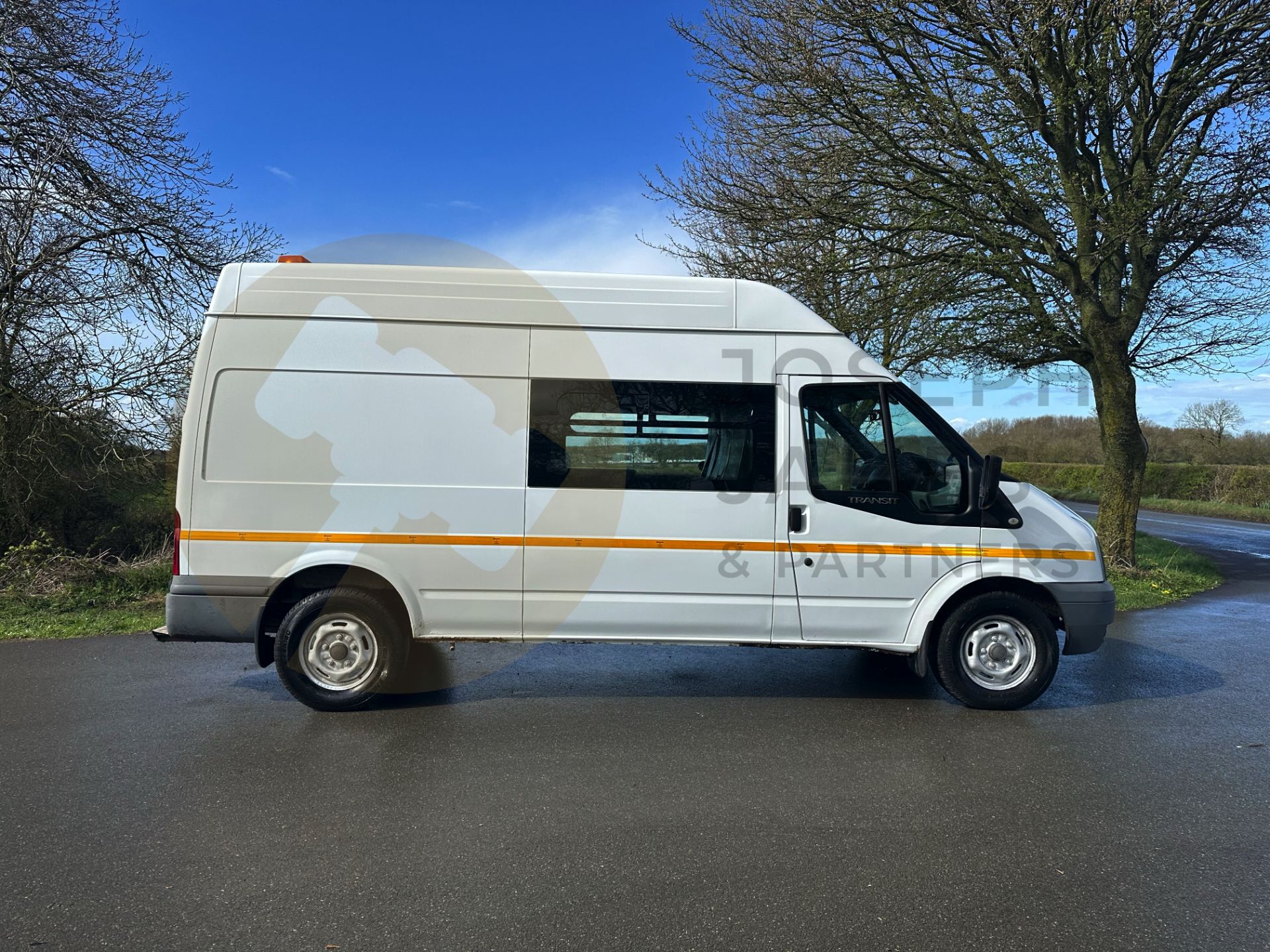 FORD TRANSIT T350I 2.4 TDCI *DURATORQ / MESSING UNIT* - 2012 MODEL - 8 SEATER - ONLY 70K MILES! - Image 10 of 38