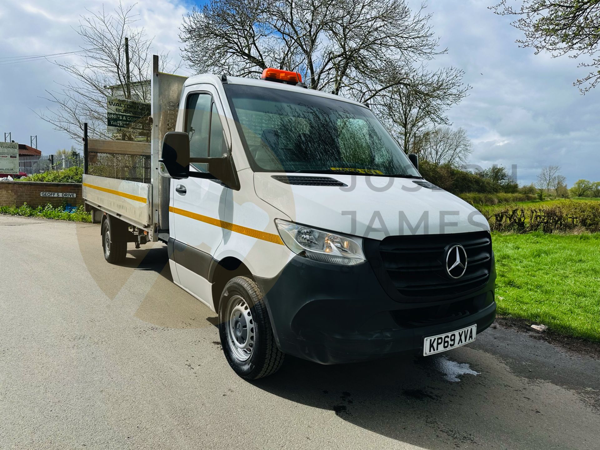 (On Sale) MERCEDES SPRINTER 316CDI 3.5T DROPSIDE TRUCK WITH ELECTRIC TAIL LIFT- 2020 MODEL - FSH - Image 2 of 30