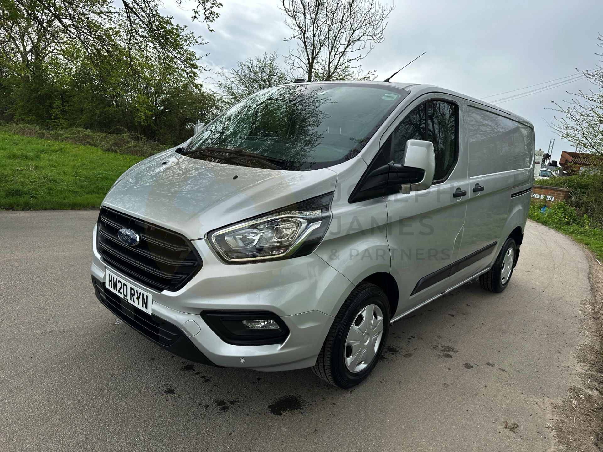 FORD TRANSIT CUSTOM "TREND" 2.0TDCI (130) 20 REG -1 OWNER- SILVER -GREAT SPEC -LOW MILEAGE - Image 5 of 38