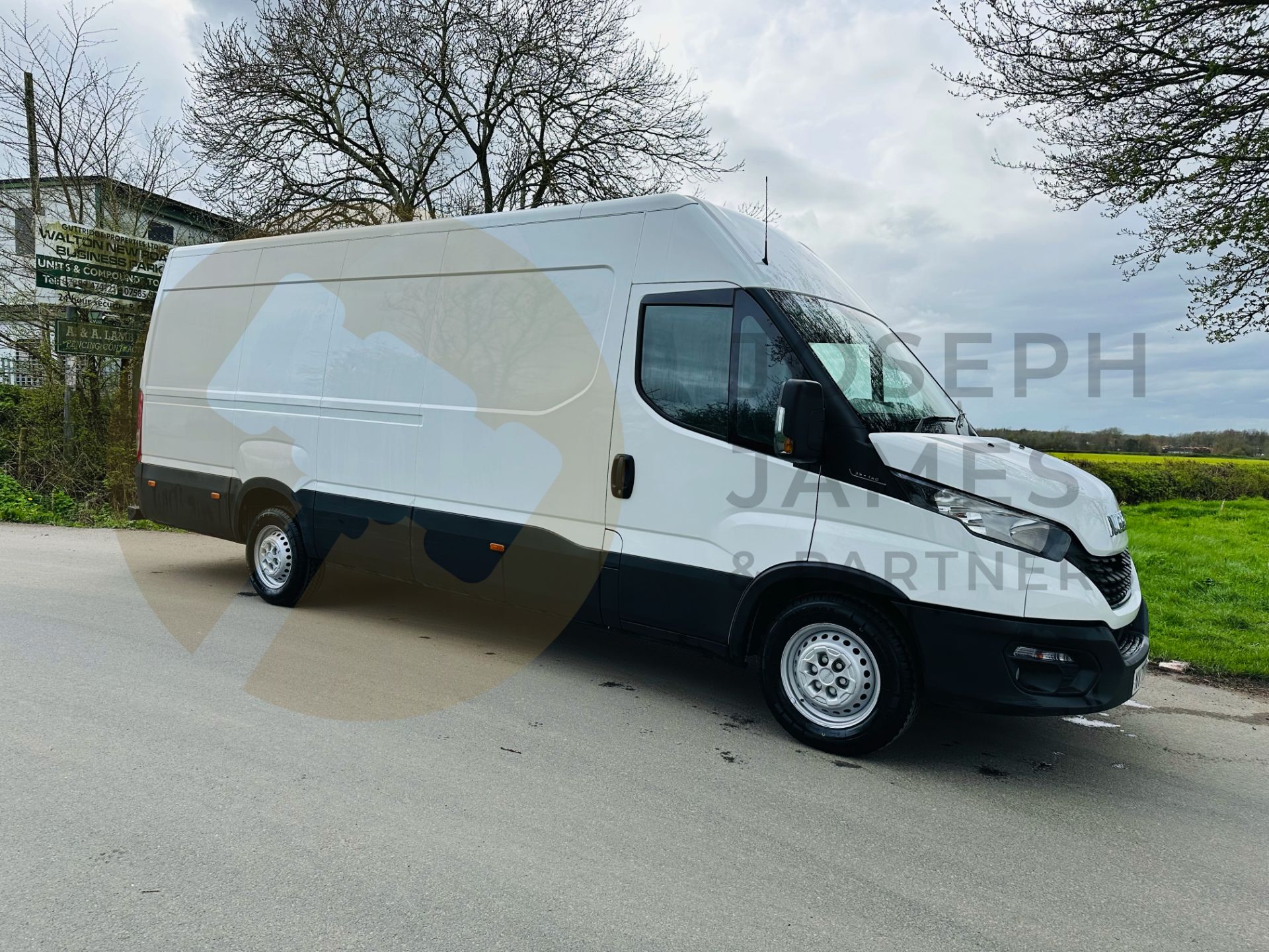 IVECO DAILY 35-140 LONG WHEEL BASE HIFG ROOF - 2021 REG (NEW SHAPE) ONLY 85K MILES - AIR CON - LOOK!