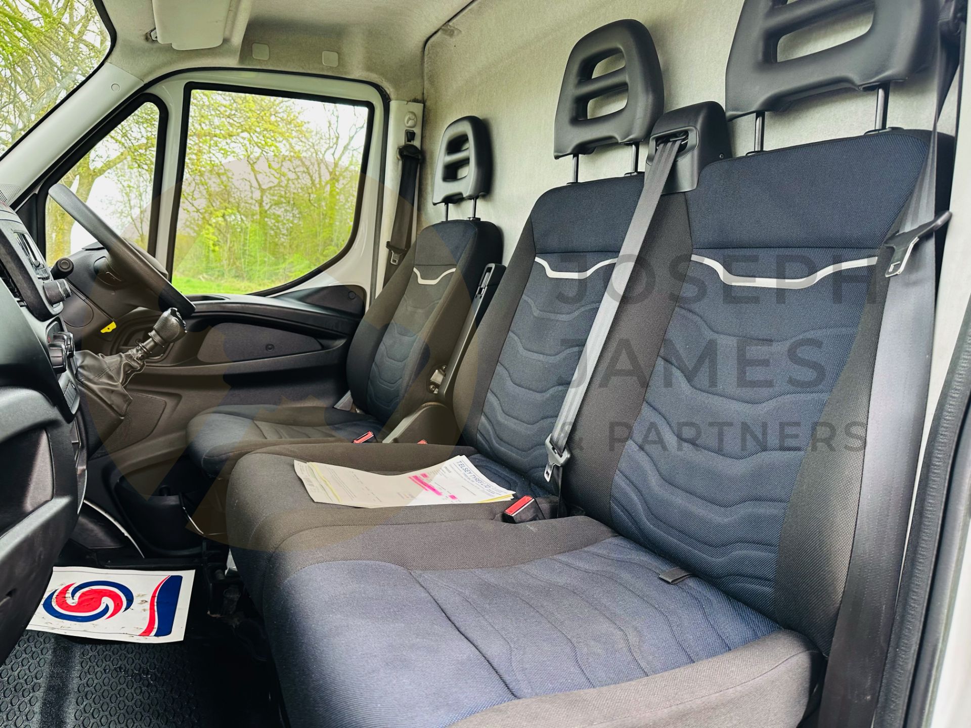 IVECO DAILY 35-140 LONG WHEEL BASE HIFG ROOF - 2021 REG (NEW SHAPE) ONLY 85K MILES - AIR CON - LOOK! - Image 17 of 30