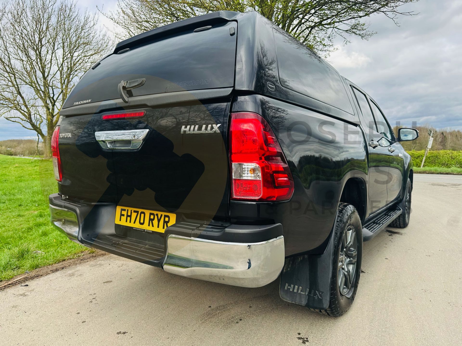 TOYOTA HILUX 2.4 D-4D AUTO - DOUBLE CAB 4 DOOR - 2021 REG (METALLIC BLACK) 1 OWNER - MASSIVE SPEC!! - Image 13 of 41