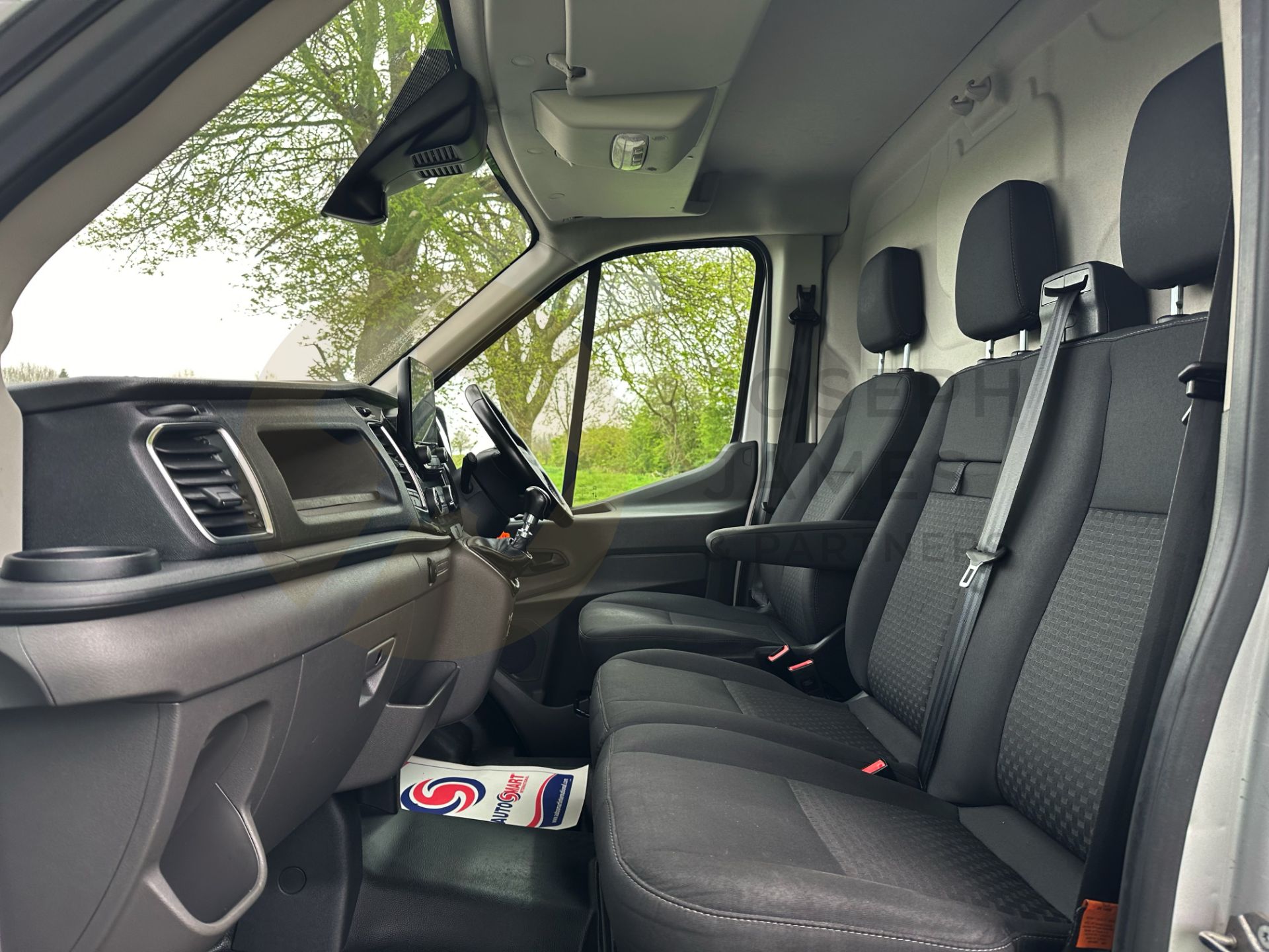 FORD TRANSIT *L4 XLWB HI-ROOF* LIMITED EDITION (2022 - FACELIFT) 2.0 TDCI 'ECOBLUE' HYBRID *EURO 6* - Image 31 of 48