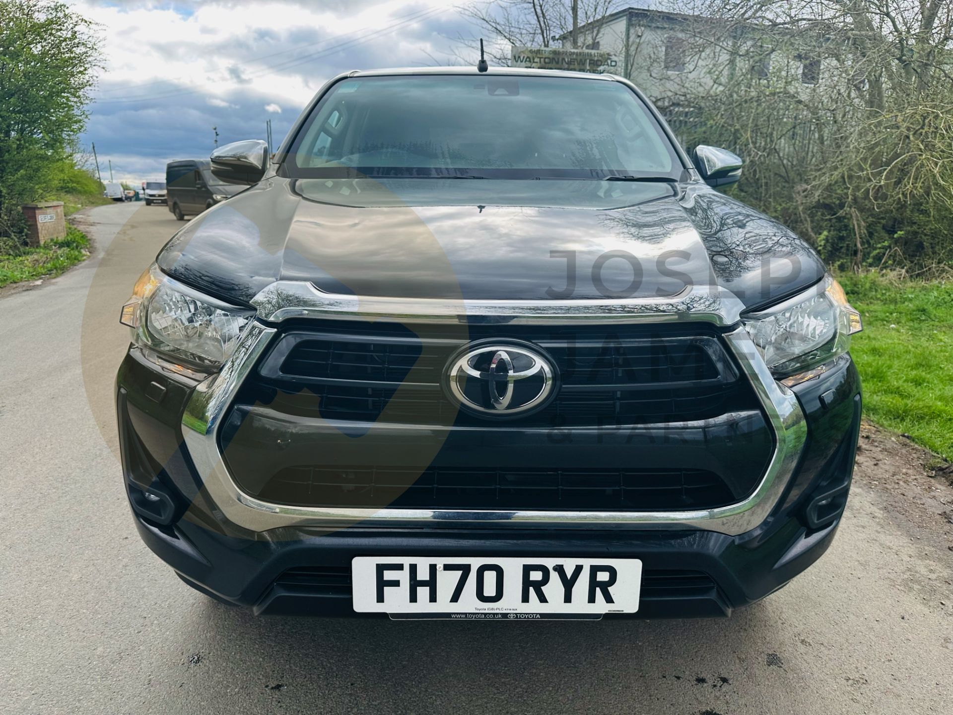 TOYOTA HILUX 2.4 D-4D AUTO - DOUBLE CAB 4 DOOR - 2021 REG (METALLIC BLACK) 1 OWNER - MASSIVE SPEC!! - Bild 4 aus 41