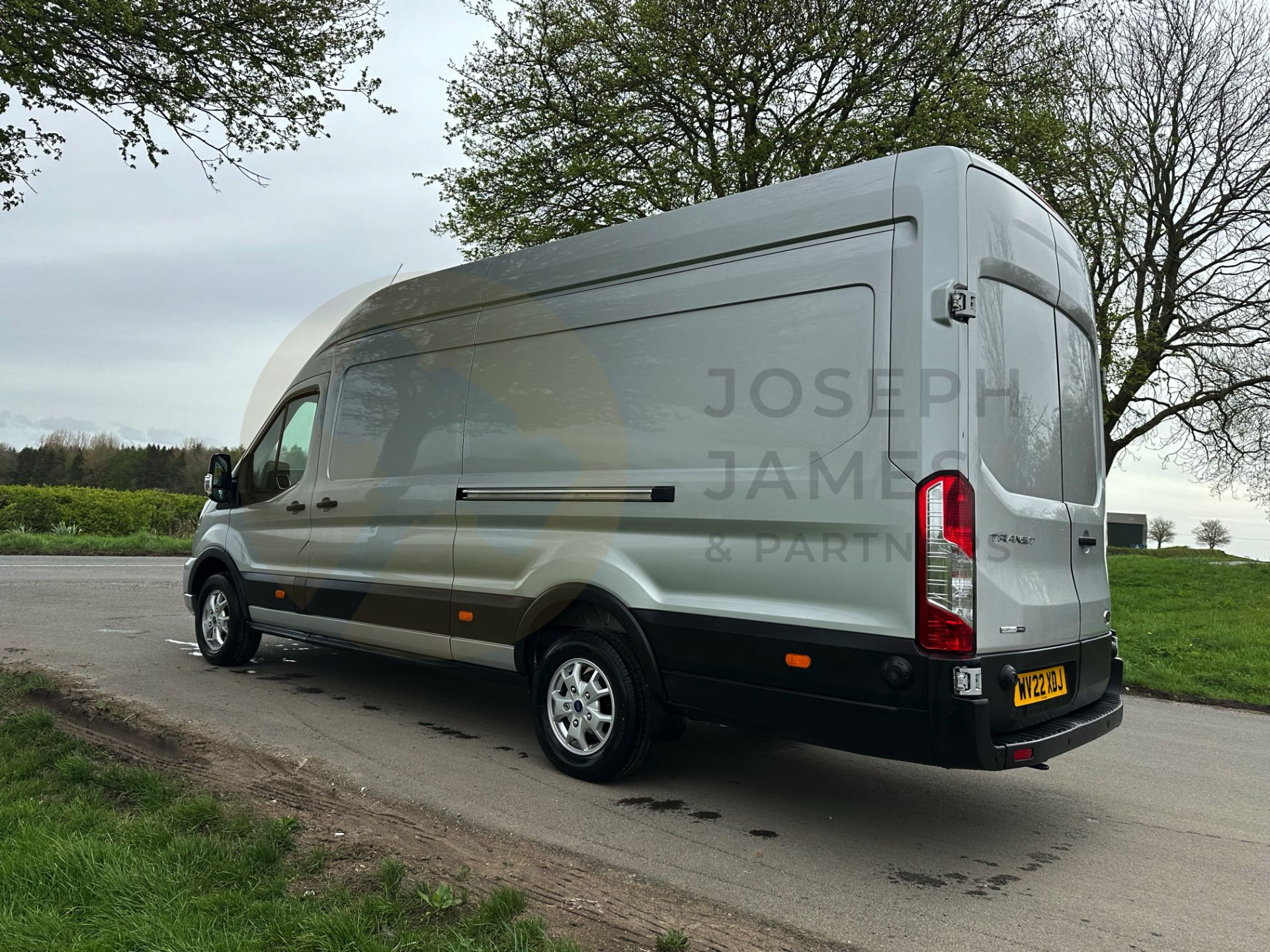 FORD TRANSIT *L4 XLWB HI-ROOF* LIMITED EDITION (2022 - FACELIFT) 2.0 TDCI 'ECOBLUE' HYBRID *EURO 6* - Image 10 of 48