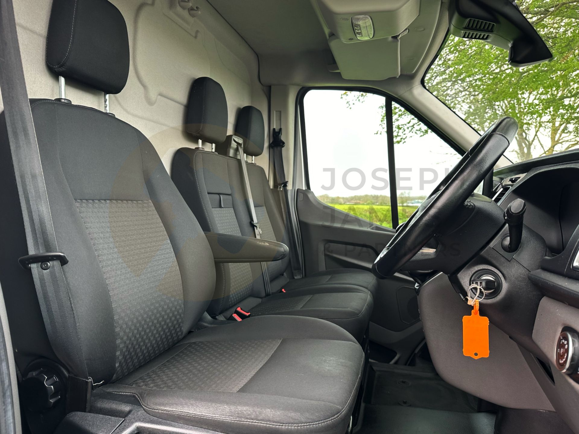 FORD TRANSIT *L4 XLWB HI-ROOF* LIMITED EDITION (2022 - FACELIFT) 2.0 TDCI 'ECOBLUE' HYBRID *EURO 6* - Image 38 of 48