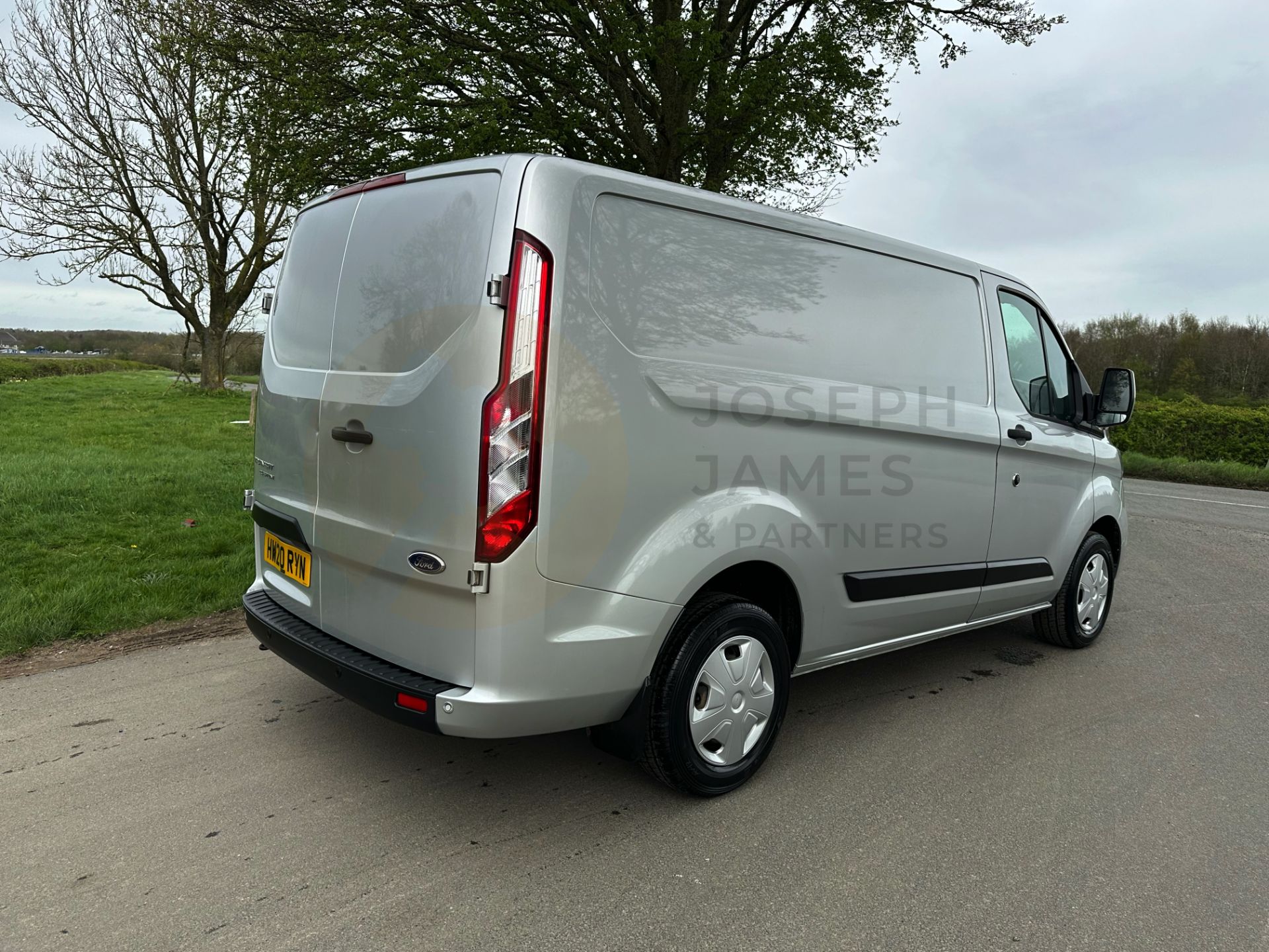 FORD TRANSIT CUSTOM "TREND" 2.0TDCI (130) 20 REG -1 OWNER- SILVER -GREAT SPEC -LOW MILEAGE - Image 12 of 38