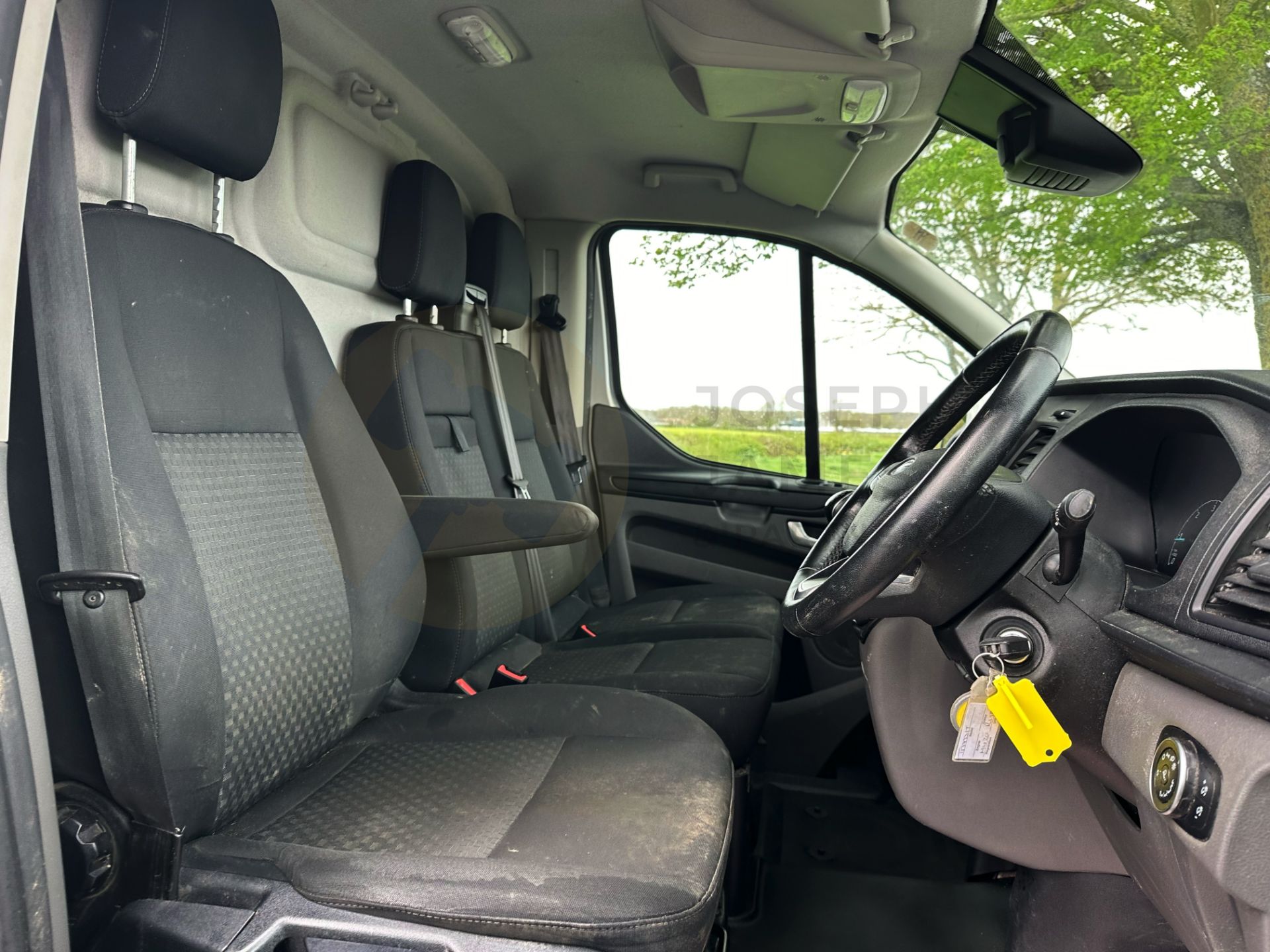 FORD TRANSIT CUSTOM "TREND" 2.0TDCI (130) 20 REG -1 OWNER- SILVER -GREAT SPEC -LOW MILEAGE - Image 25 of 38
