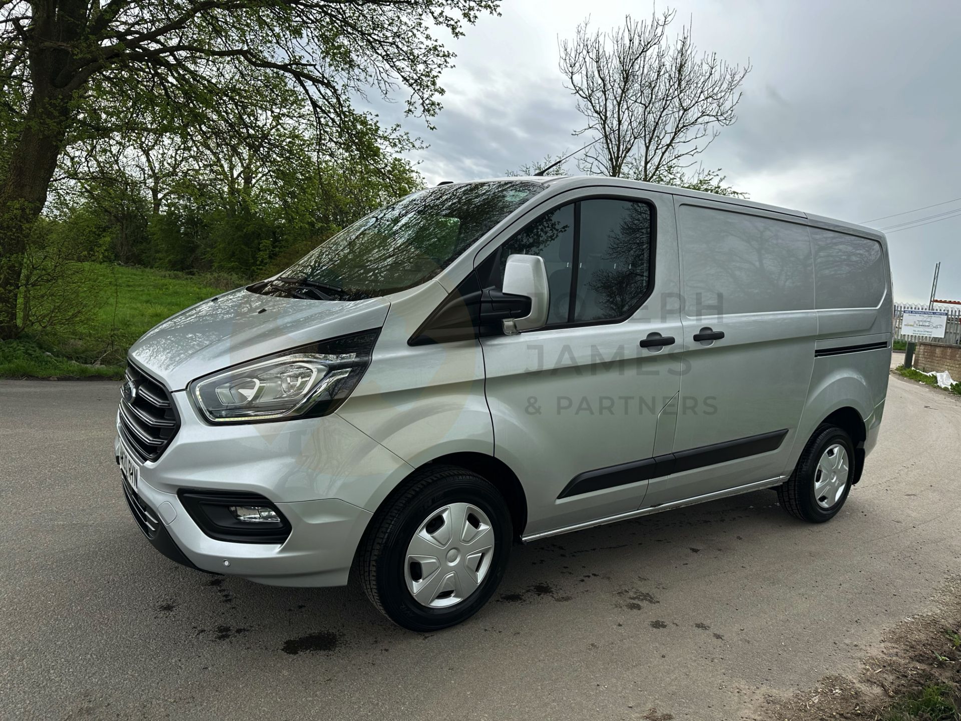 FORD TRANSIT CUSTOM "TREND" 2.0TDCI (130) 20 REG -1 OWNER- SILVER -GREAT SPEC -LOW MILEAGE - Image 7 of 38
