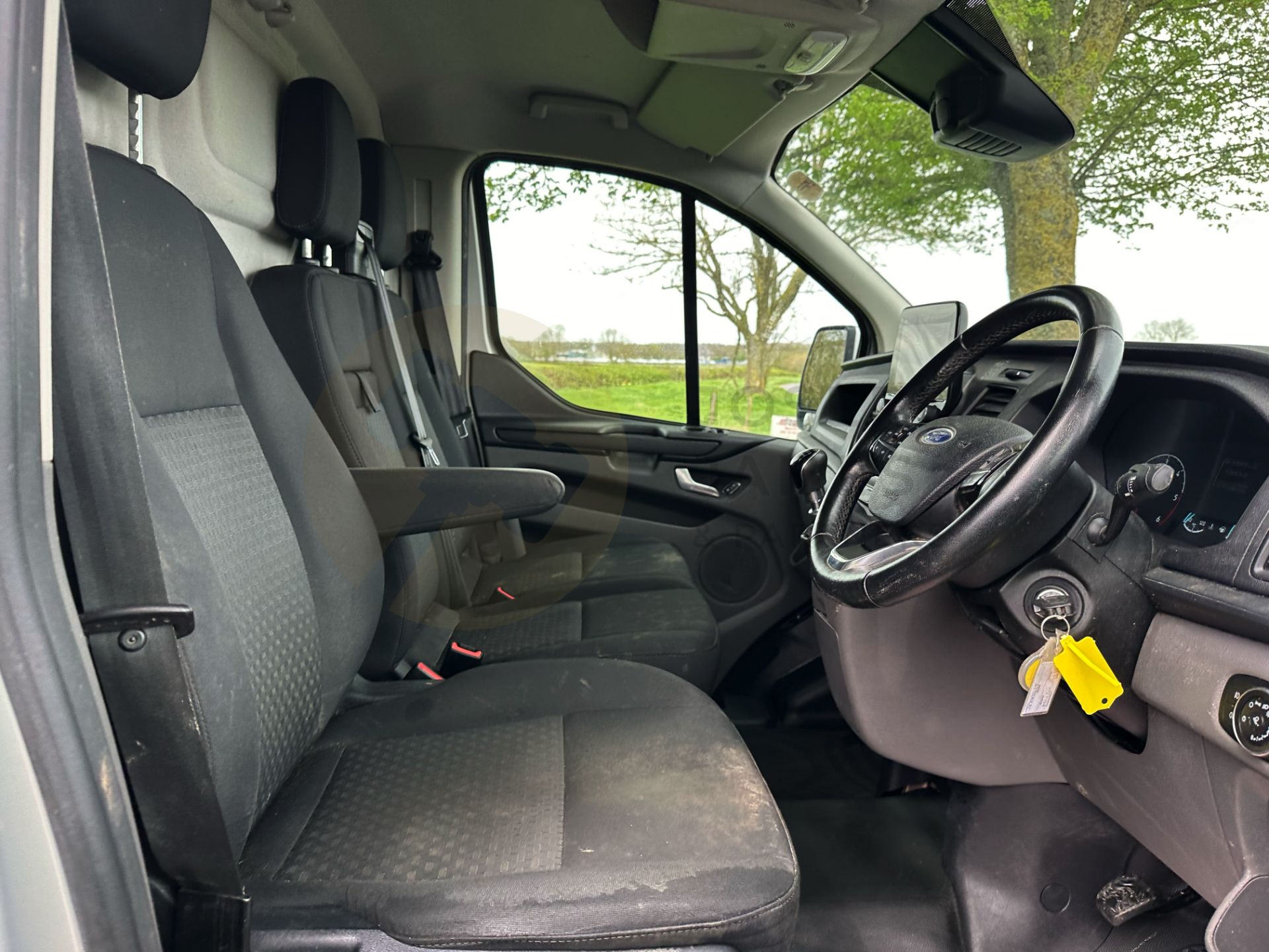 FORD TRANSIT CUSTOM "TREND" 2.0TDCI (130) 20 REG -1 OWNER- SILVER -GREAT SPEC -LOW MILEAGE - Image 26 of 38