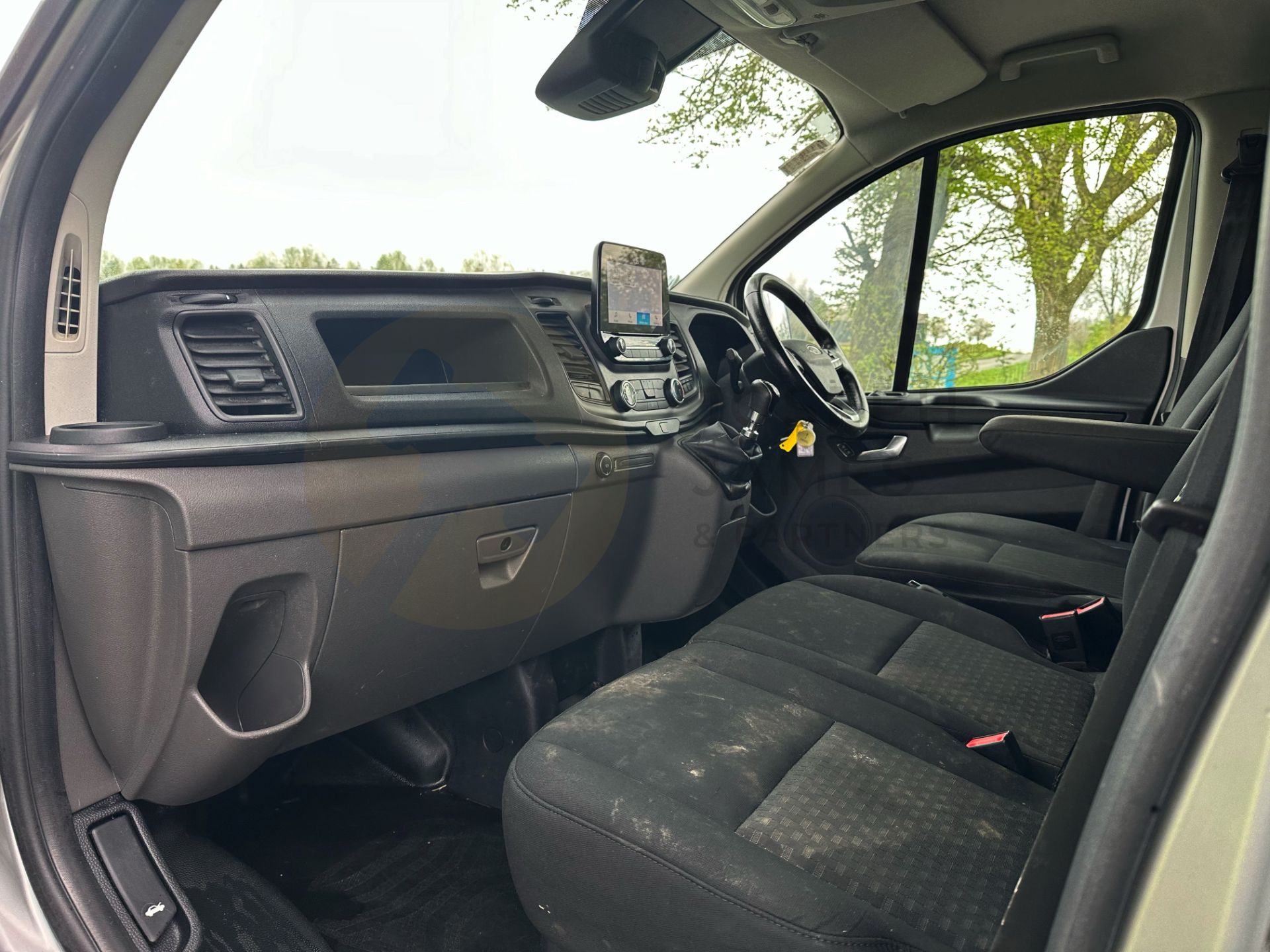 FORD TRANSIT CUSTOM "TREND" 2.0TDCI (130) 20 REG -1 OWNER- SILVER -GREAT SPEC -LOW MILEAGE - Image 18 of 38