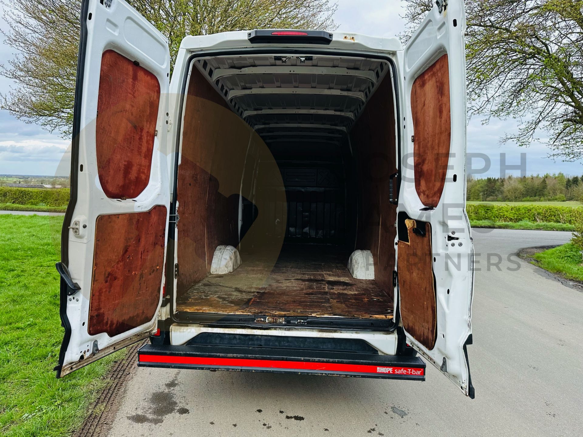 IVECO DAILY 35-140 LONG WHEEL BASE HIFG ROOF - 2021 REG (NEW SHAPE) ONLY 85K MILES - AIR CON - LOOK! - Image 11 of 30
