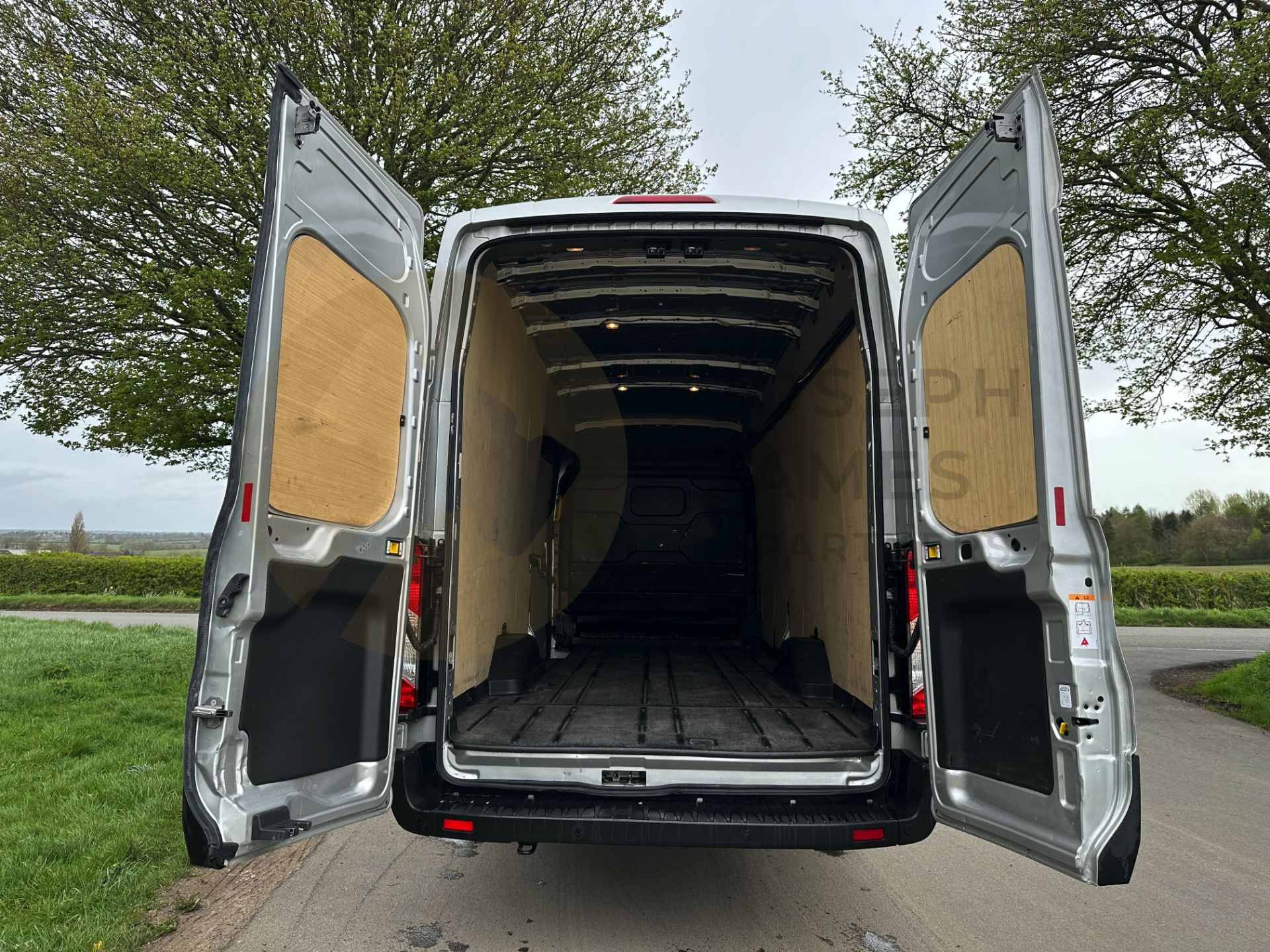 FORD TRANSIT *L4 XLWB HI-ROOF* LIMITED EDITION (2022 - FACELIFT) 2.0 TDCI 'ECOBLUE' HYBRID *EURO 6* - Bild 33 aus 48