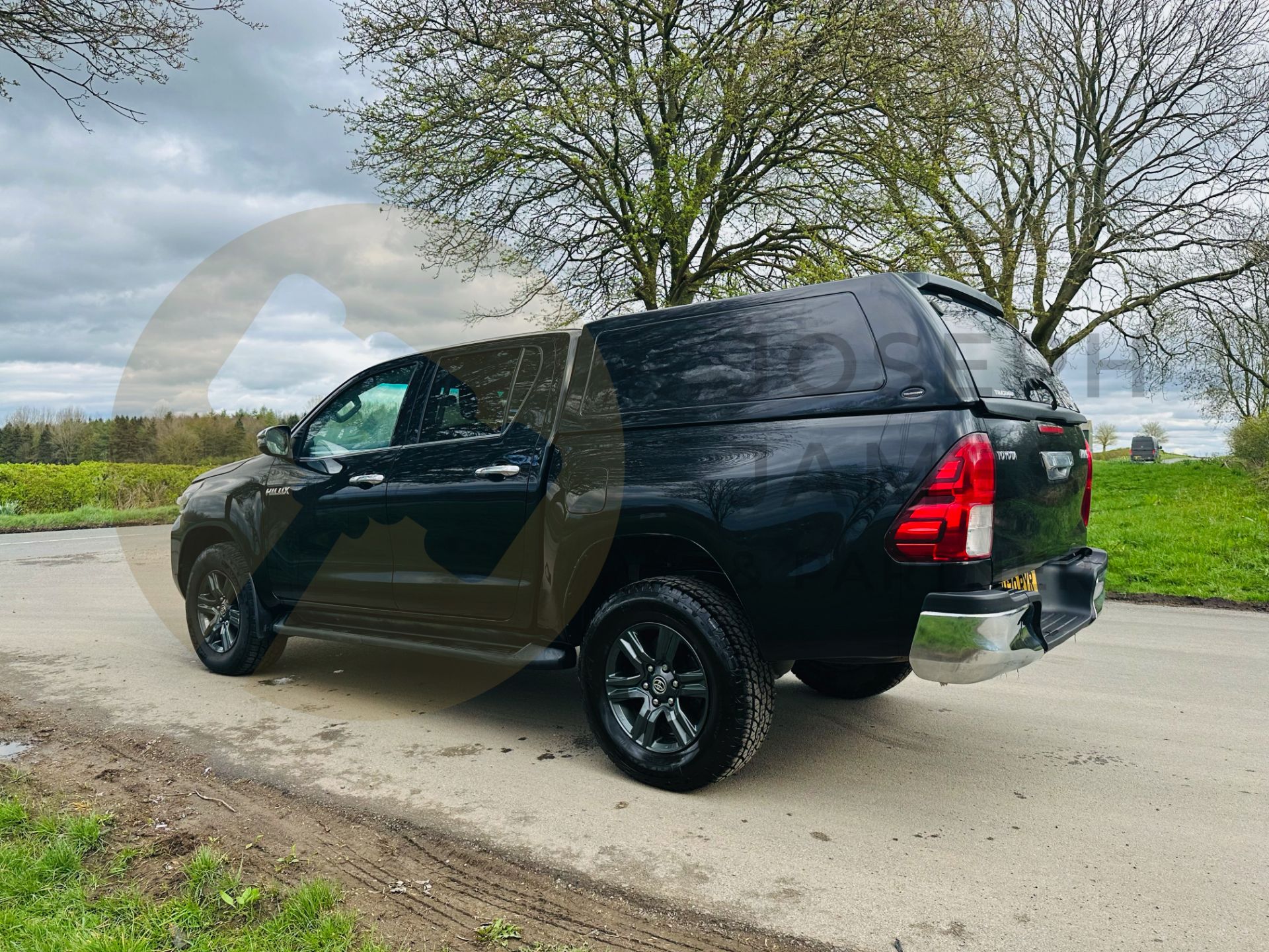 TOYOTA HILUX 2.4 D-4D AUTO - DOUBLE CAB 4 DOOR - 2021 REG (METALLIC BLACK) 1 OWNER - MASSIVE SPEC!! - Bild 9 aus 41