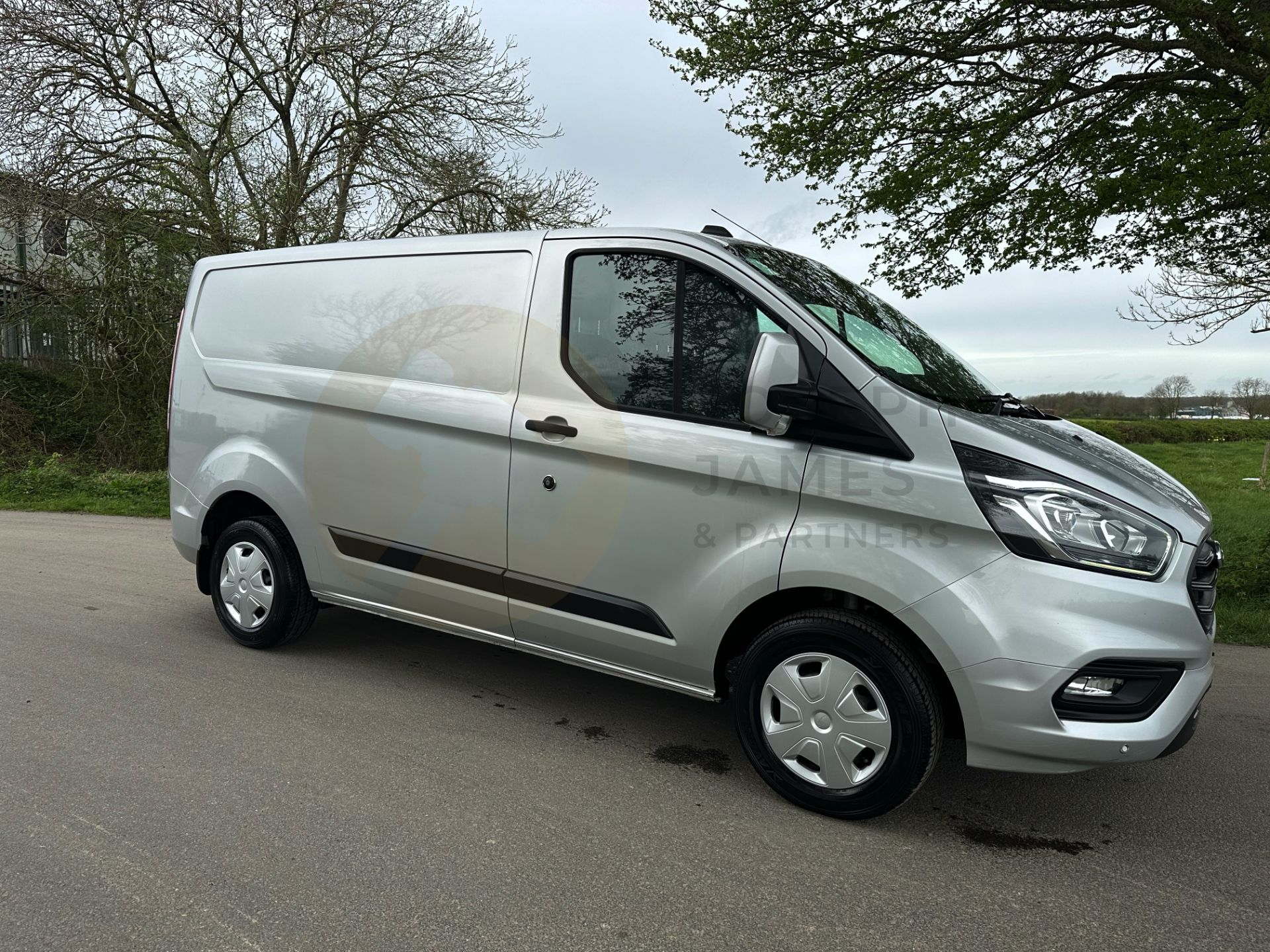FORD TRANSIT CUSTOM "TREND" 2.0TDCI (130) 20 REG -1 OWNER- SILVER -GREAT SPEC -LOW MILEAGE - Image 2 of 38