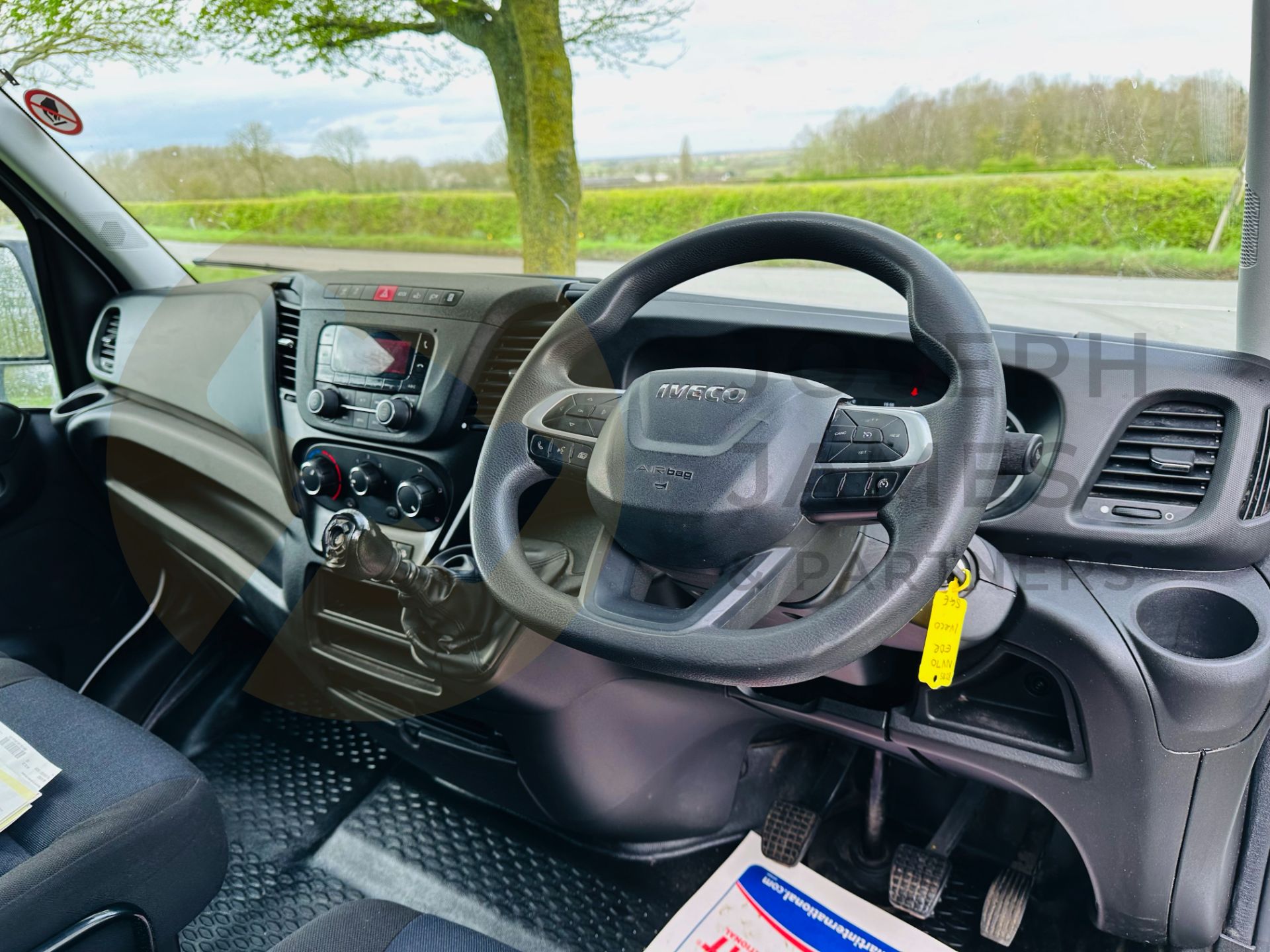 IVECO DAILY 35-140 LONG WHEEL BASE HIFG ROOF - 2021 REG (NEW SHAPE) ONLY 85K MILES - AIR CON - LOOK! - Image 22 of 30