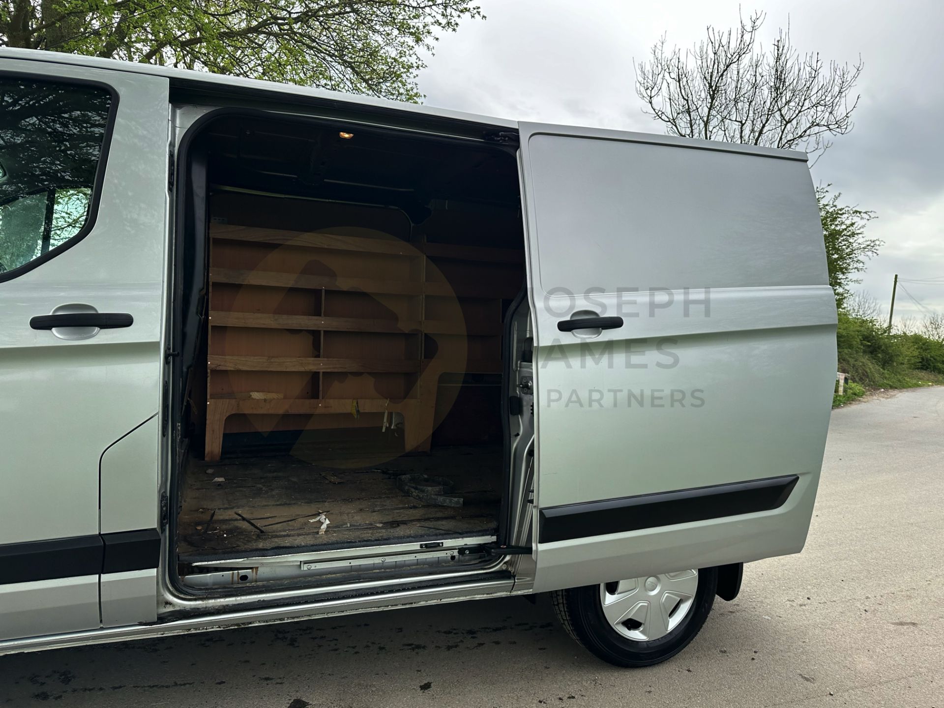 FORD TRANSIT CUSTOM "TREND" 2.0TDCI (130) 20 REG -1 OWNER- SILVER -GREAT SPEC -LOW MILEAGE - Image 21 of 38