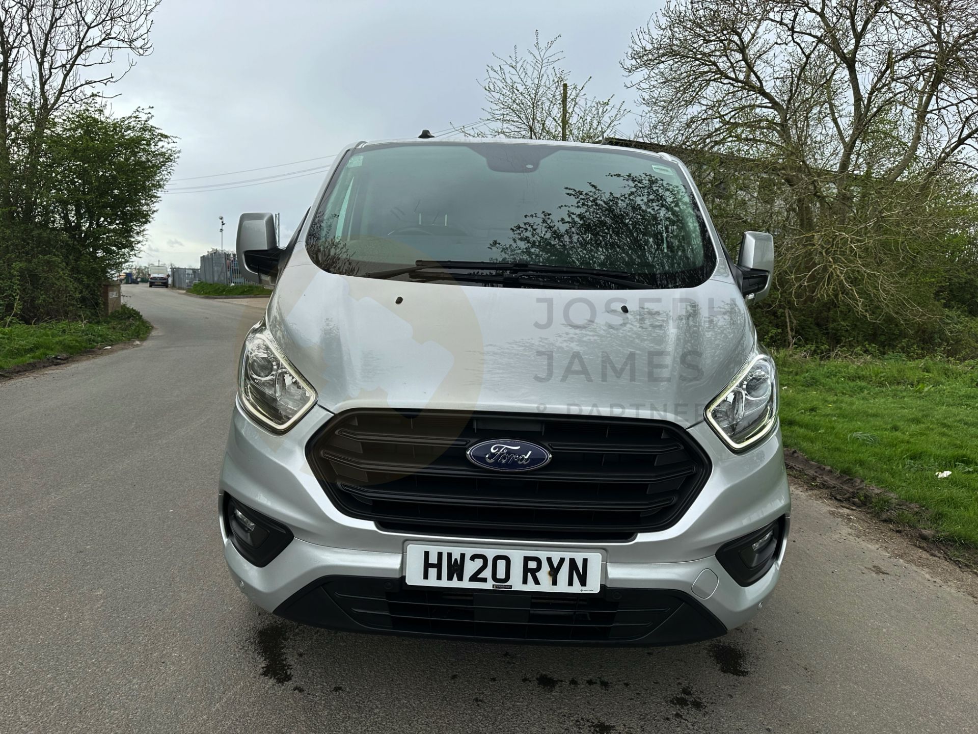 FORD TRANSIT CUSTOM "TREND" 2.0TDCI (130) 20 REG -1 OWNER- SILVER -GREAT SPEC -LOW MILEAGE - Image 4 of 38