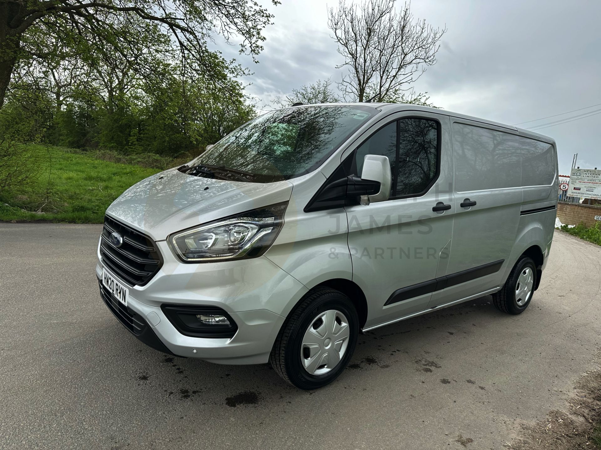 FORD TRANSIT CUSTOM "TREND" 2.0TDCI (130) 20 REG -1 OWNER- SILVER -GREAT SPEC -LOW MILEAGE - Image 6 of 38