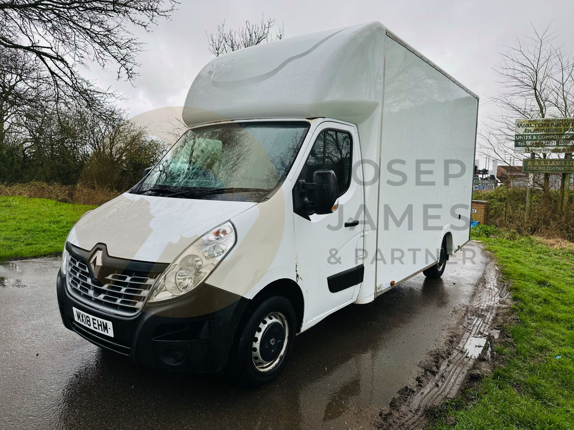 RENAULT MASTER 2.3 CDI (135BHP) LWB LOW LOADER LUTON BOX VAN - 18 REG - AIR CON - LONG AND HIGH BODY - Image 4 of 24