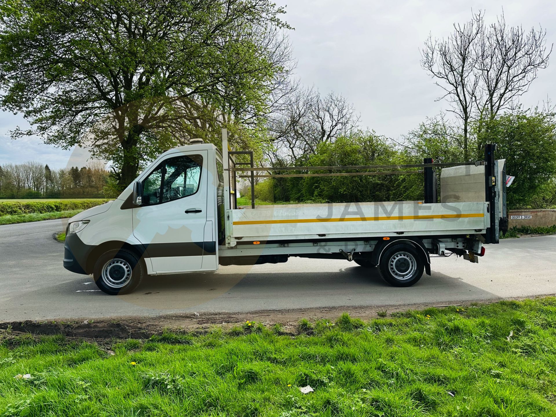 MERCEDES SPRINTER 316CDI LONG WHEEL BASE DROPSIDE WITH ELECTRIC TAIL LIFT -2020 MODEL- 1 OWNER - FSH - Image 6 of 30