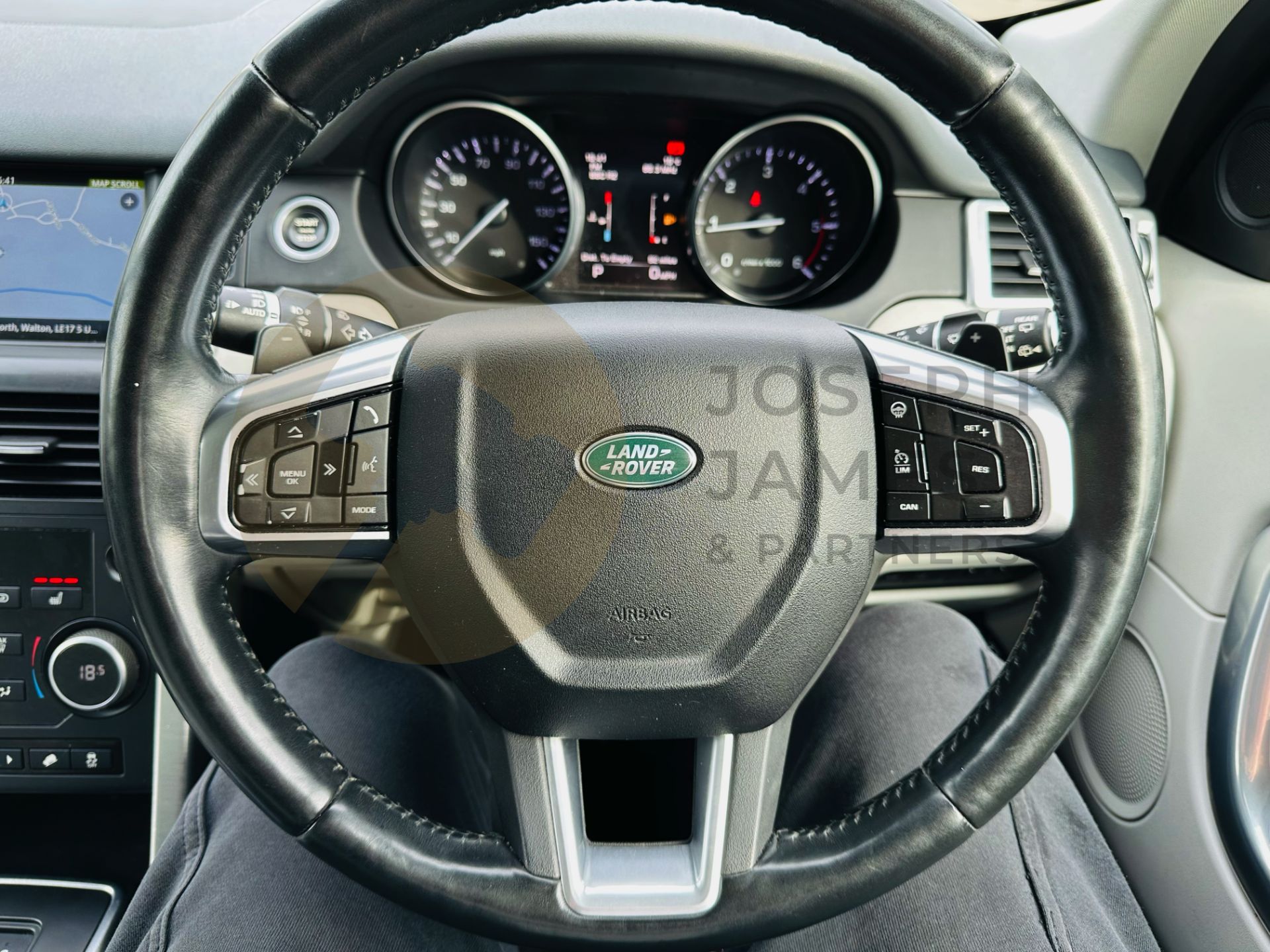 (On Sale) LAND ROVER DISCOVERY SPORT *SE TECH* 7 SEATER SUV (2016 - EURO 6) 2.0 TD4 - AUTO *NO VAT* - Image 38 of 41
