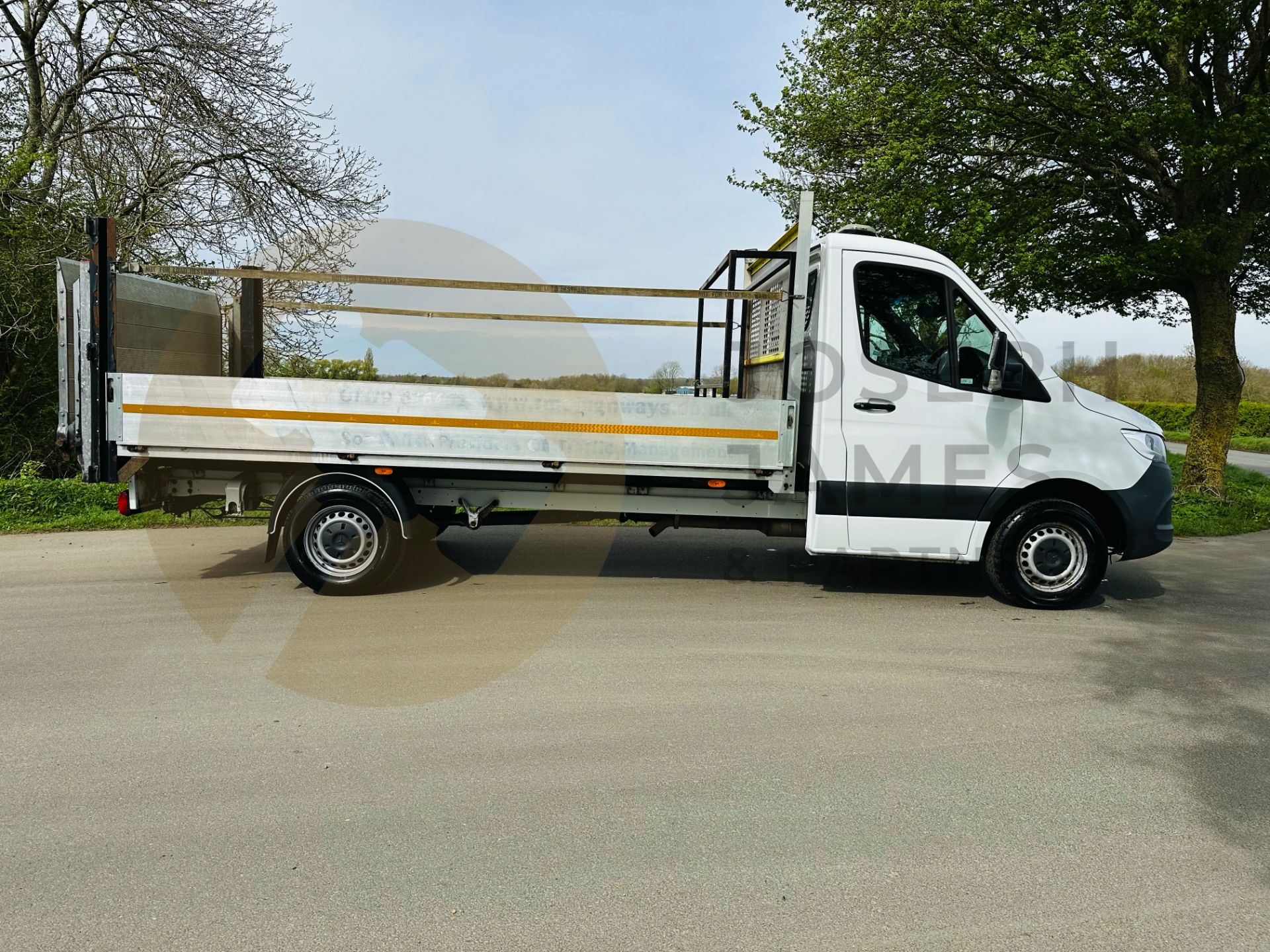 MERCEDES SPRINTER 316CDI LONG WHEEL BASE DROPSIDE WITH ELECTRIC TAIL LIFT -2020 MODEL- 1 OWNER - FSH - Image 10 of 30